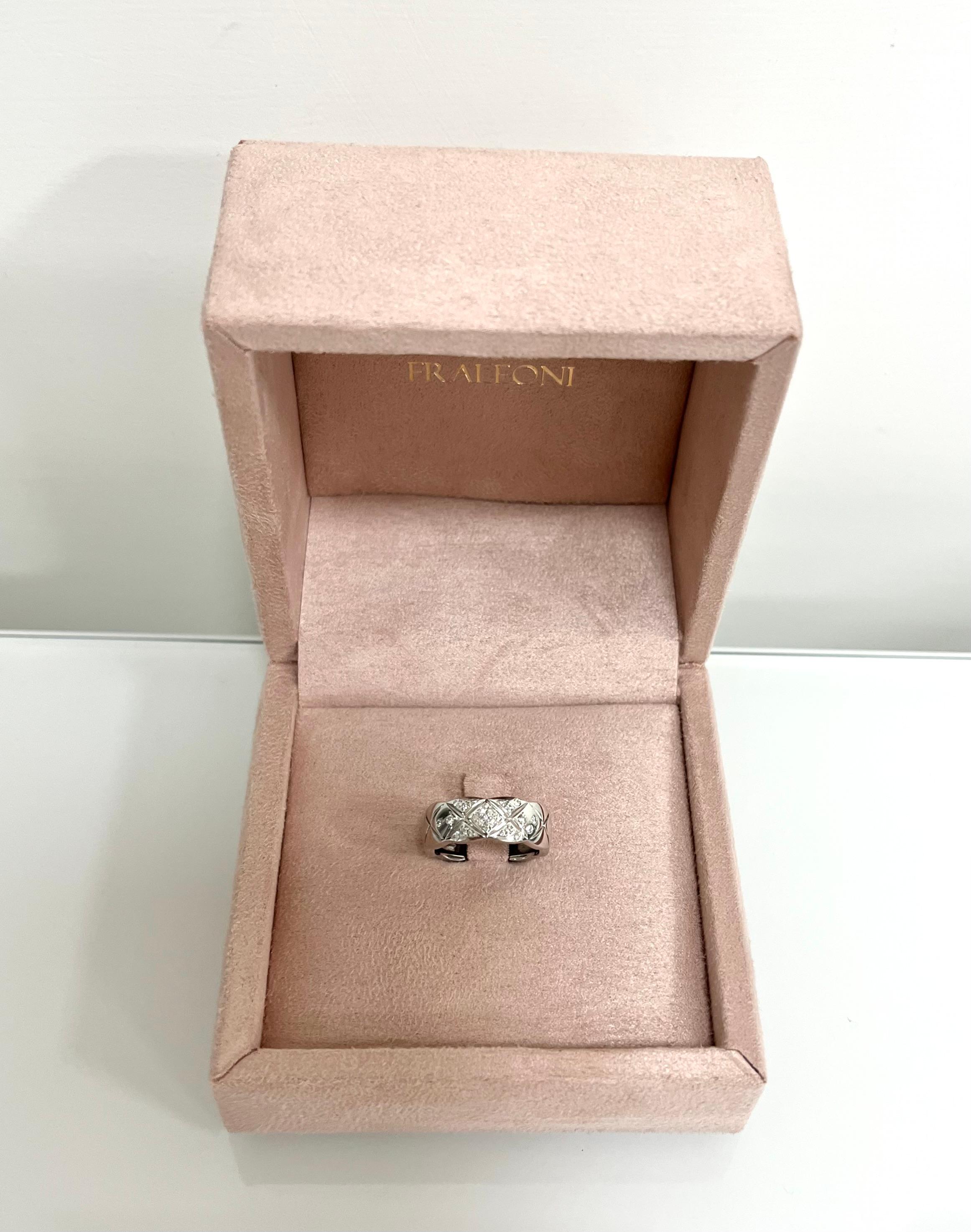 Women's or Men's Chanel 18 Karat White Gold Diamonds Coco Crush Ring