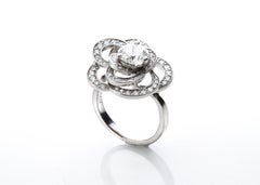 Chanel 18 Karat White Gold Fil de Camélia Ring, Diamonds and Central Diamond