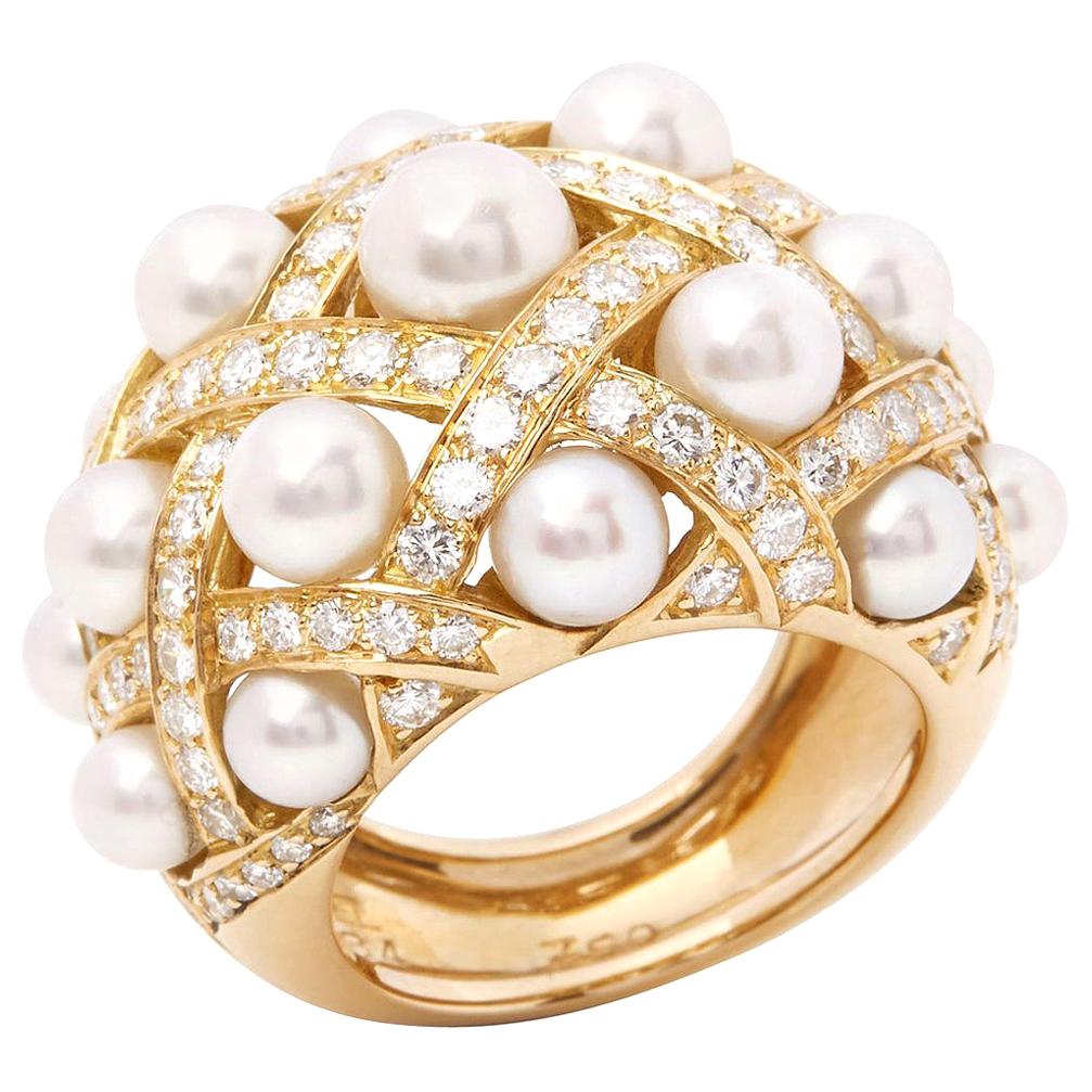 Chanel 18 Karat Yellow Gold Cultured Pearl Baroque Matelassé Ring at  1stDibs