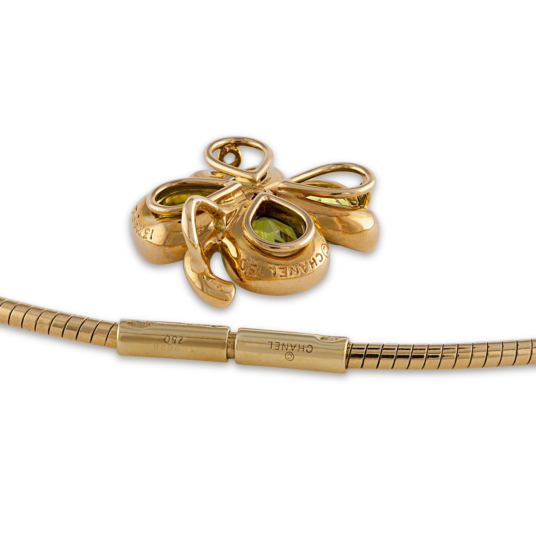 Chanel 18 Karat Yellow Gold Peridot Necklace im Zustand „Hervorragend“ in New York, NY