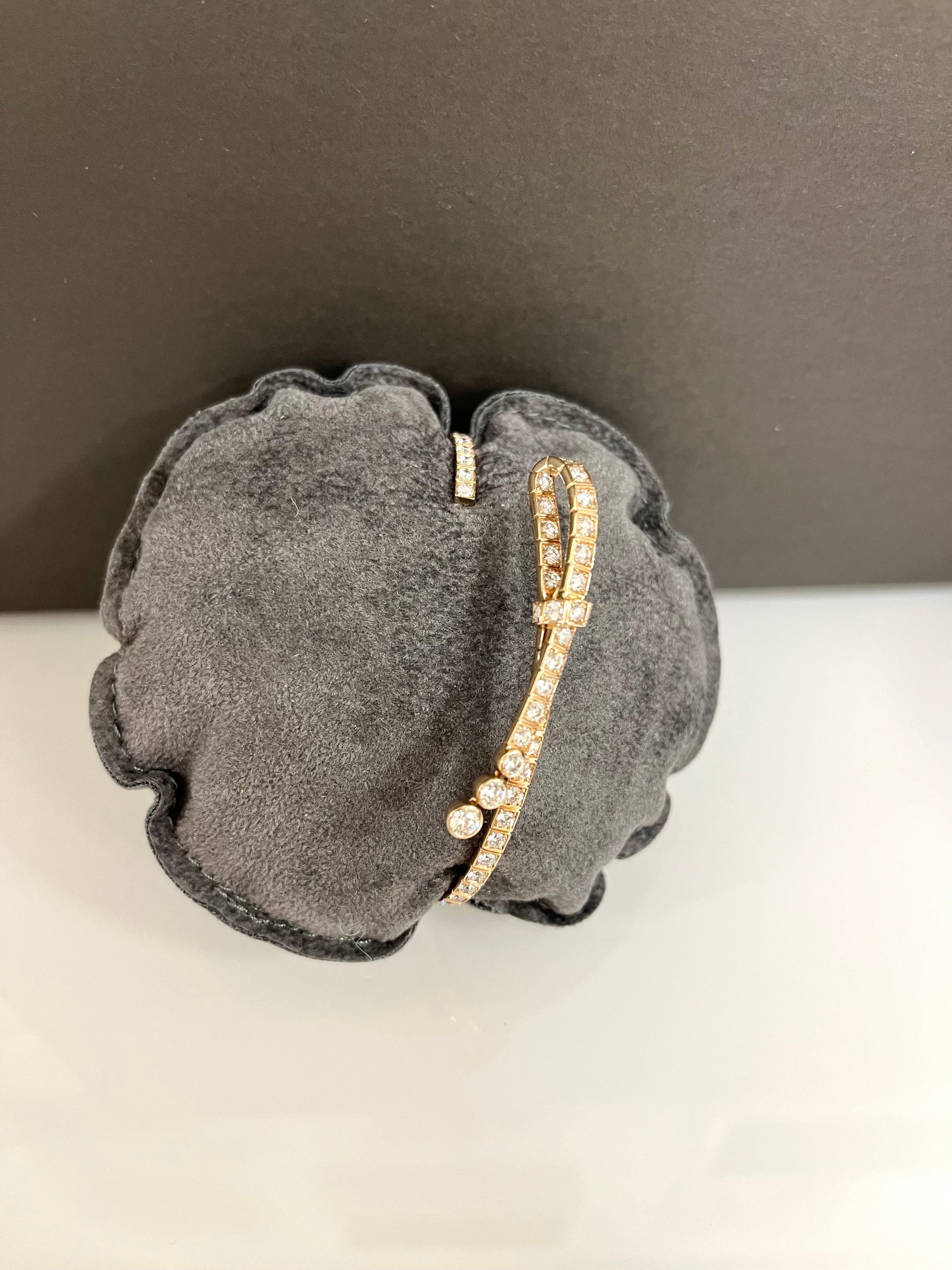 CHANEL 18 Kt. Beige Gold Diamond Ruban Bangle In condizioni ottime in vendita a Rome, IT
