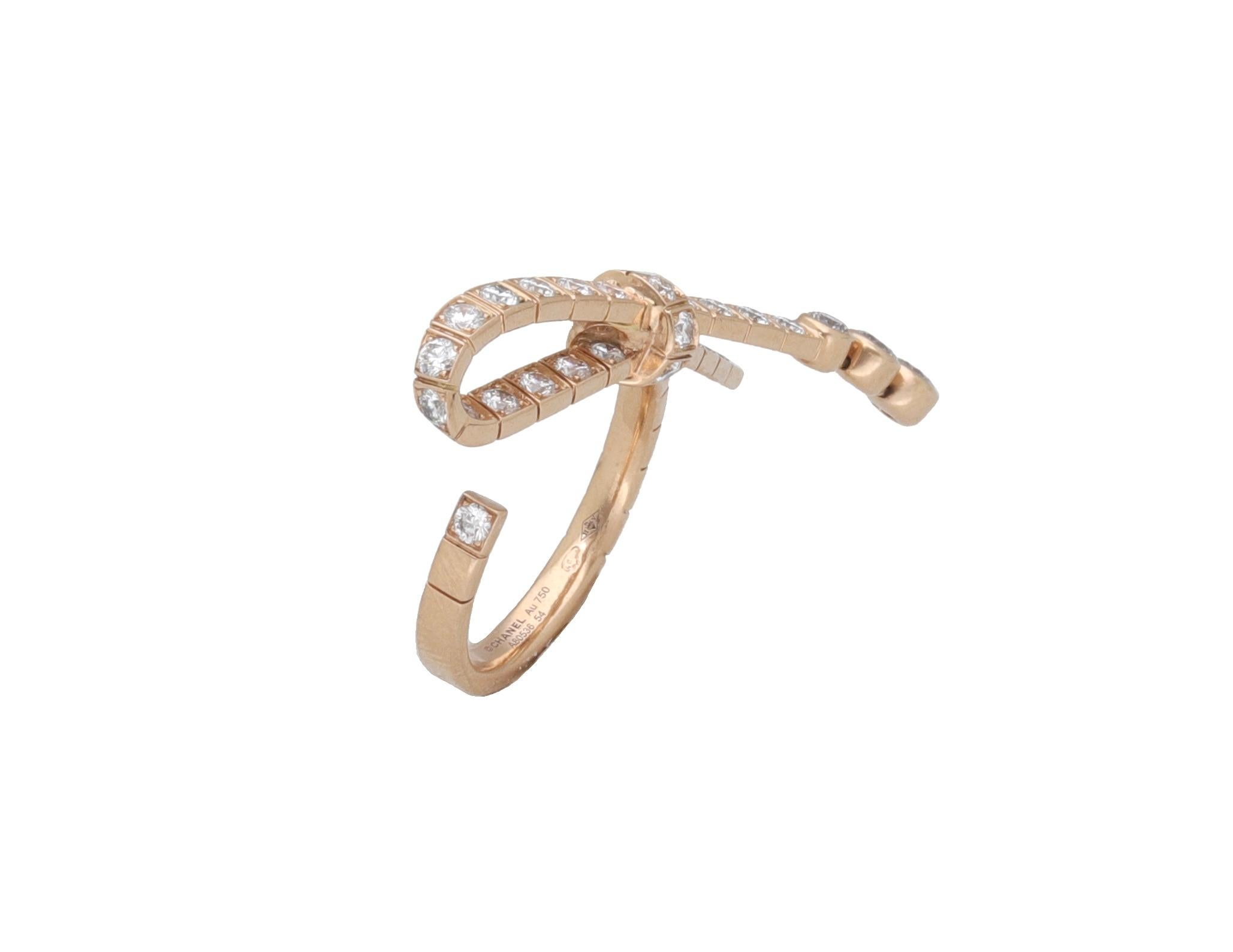 CHANEL 18 Kt. Beige Gold Diamond Ruban Cocktail Ring In Excellent Condition For Sale In Rome, IT