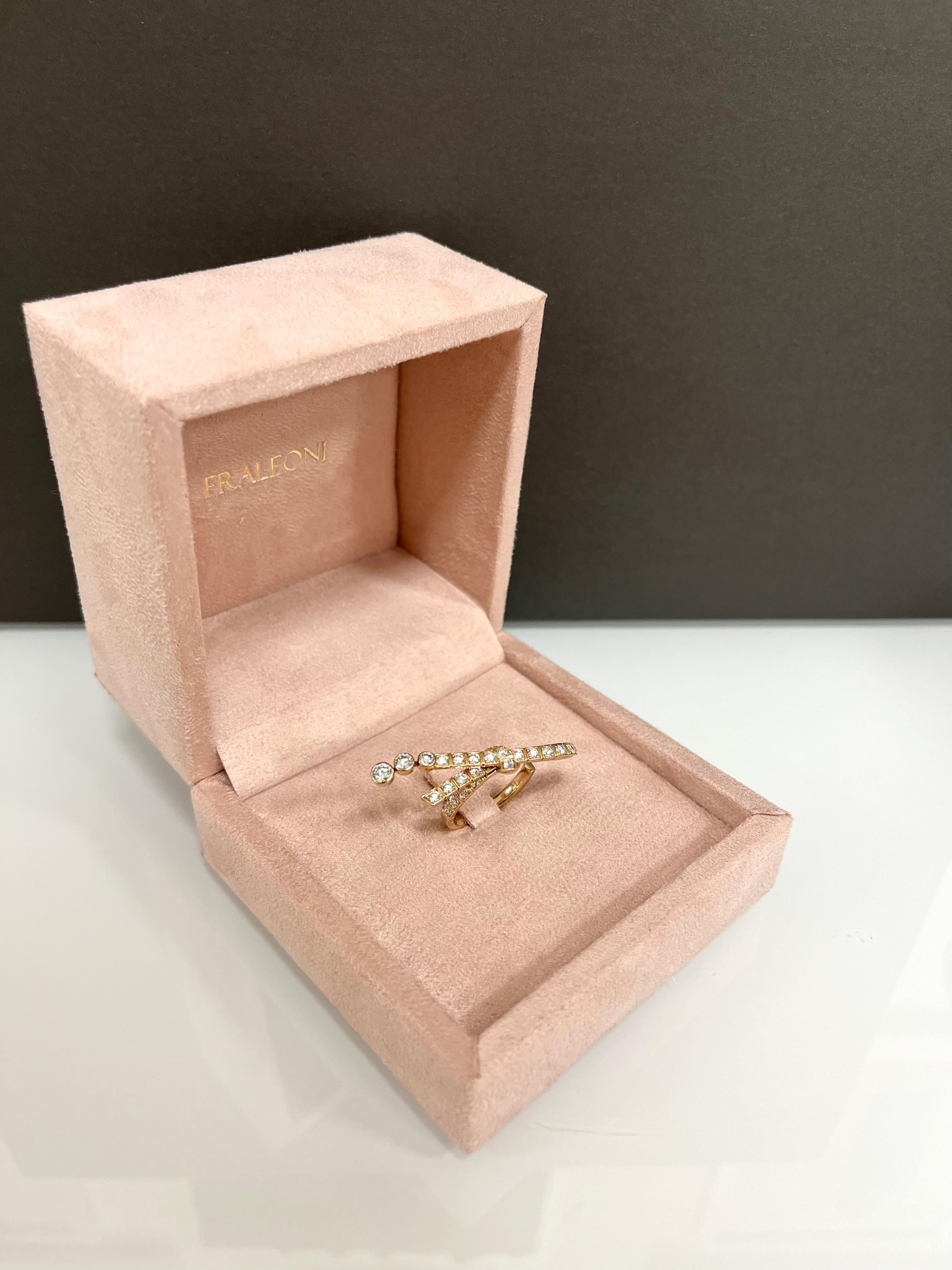 Women's or Men's CHANEL 18 Kt. Beige Gold Diamond Ruban Cocktail Ring For Sale