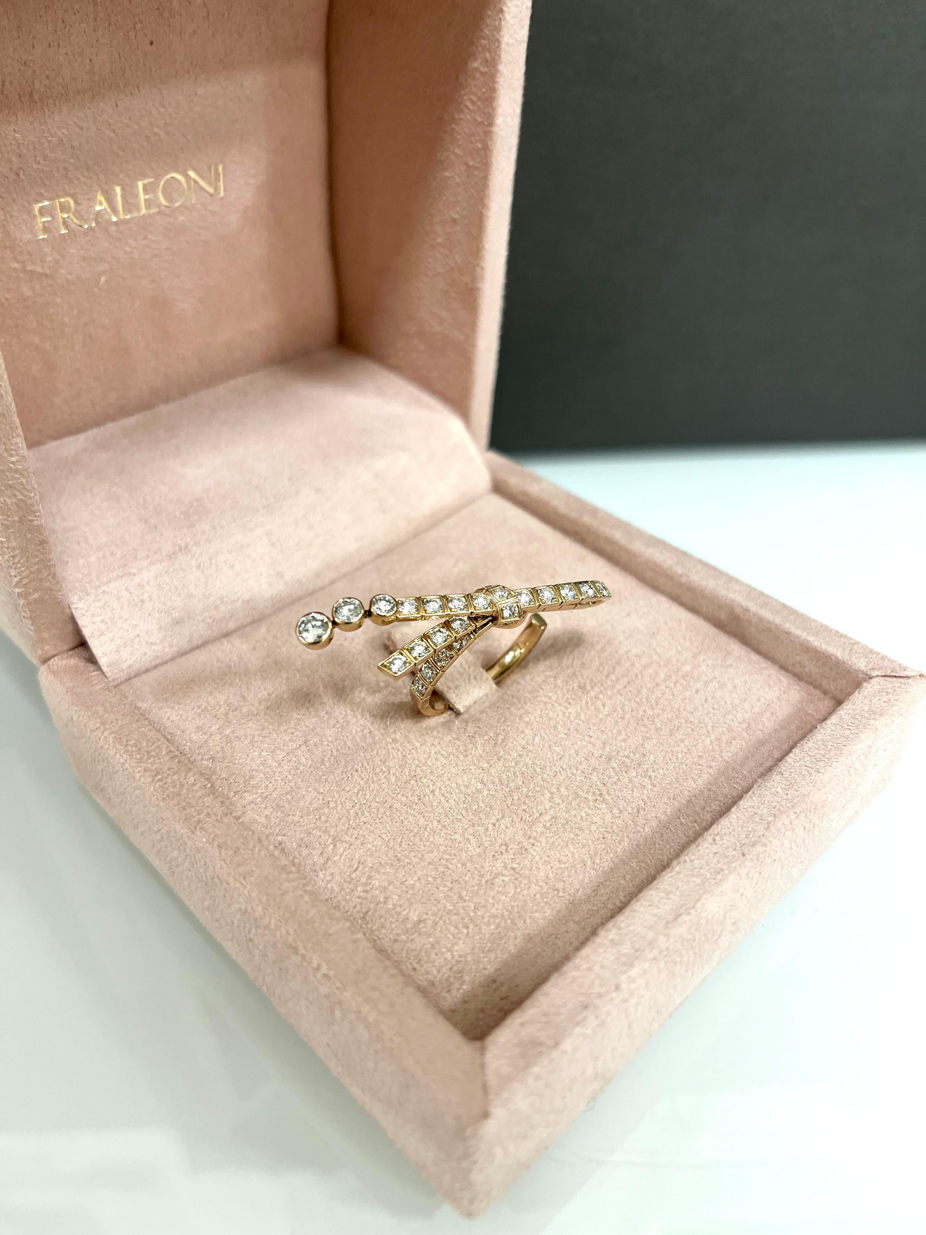 CHANEL 18 Kt. Beige Gold Diamond Ruban Cocktail Ring For Sale 1