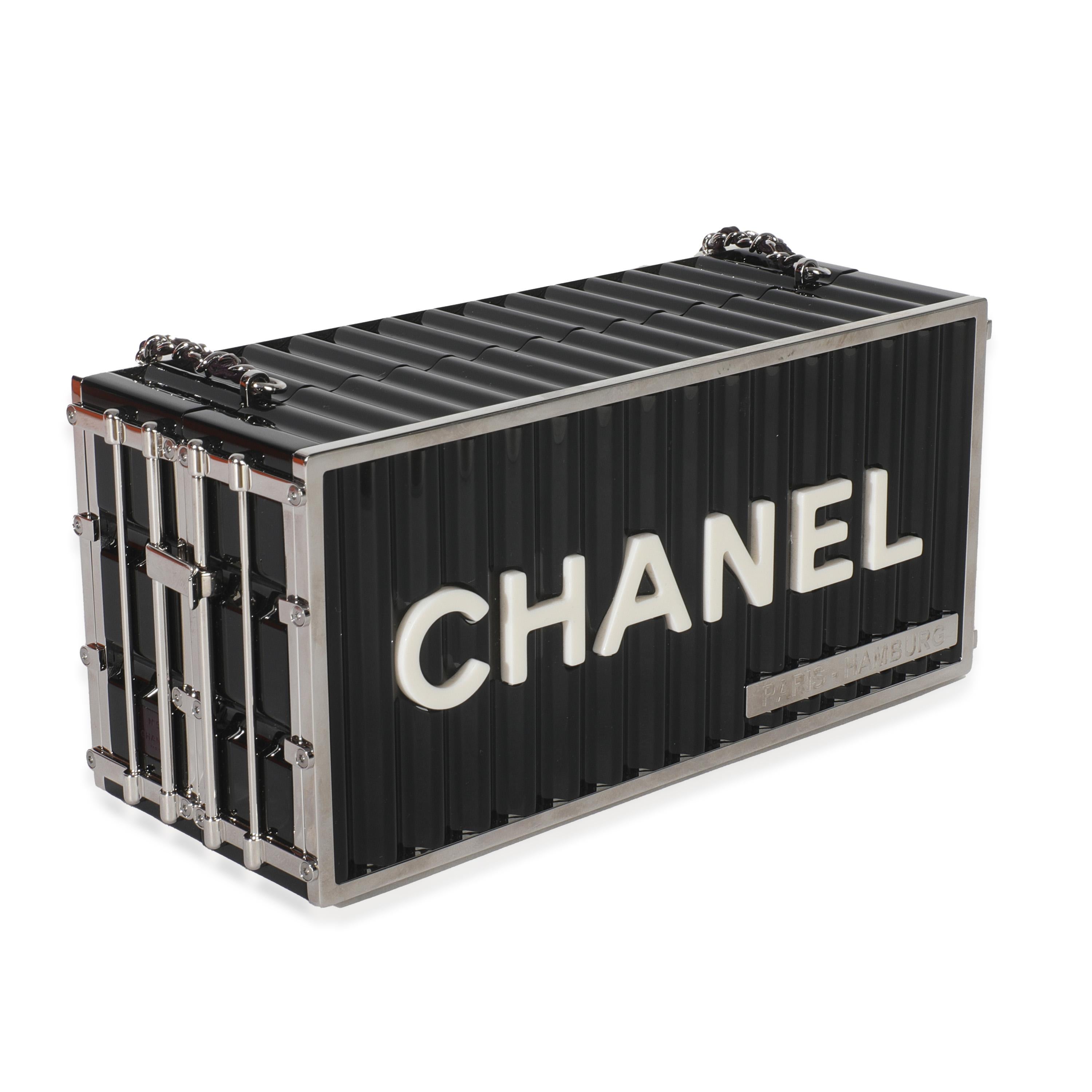 Chanel 18A Noir Lucite Paris Hamburg Minaudiere Shipping Container Clutch Excellent état - En vente à New York, NY