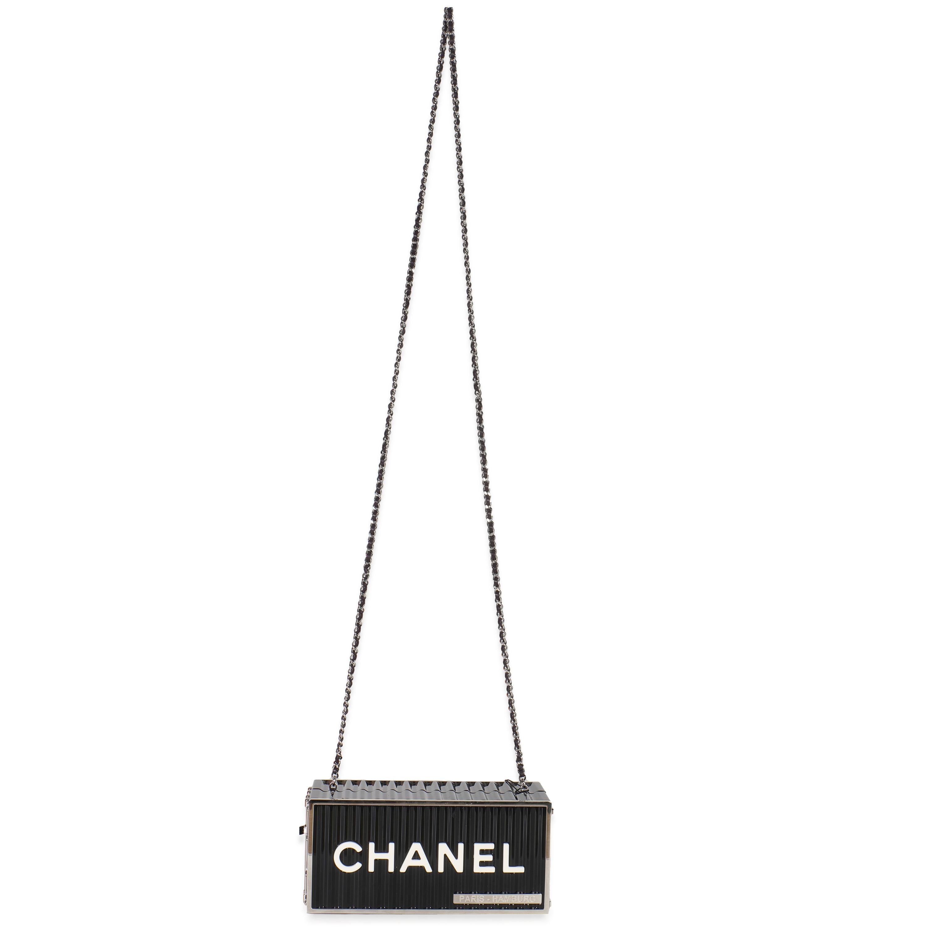 Chanel 18A Noir Lucite Paris Hamburg Minaudiere Shipping Container Clutch en vente 2