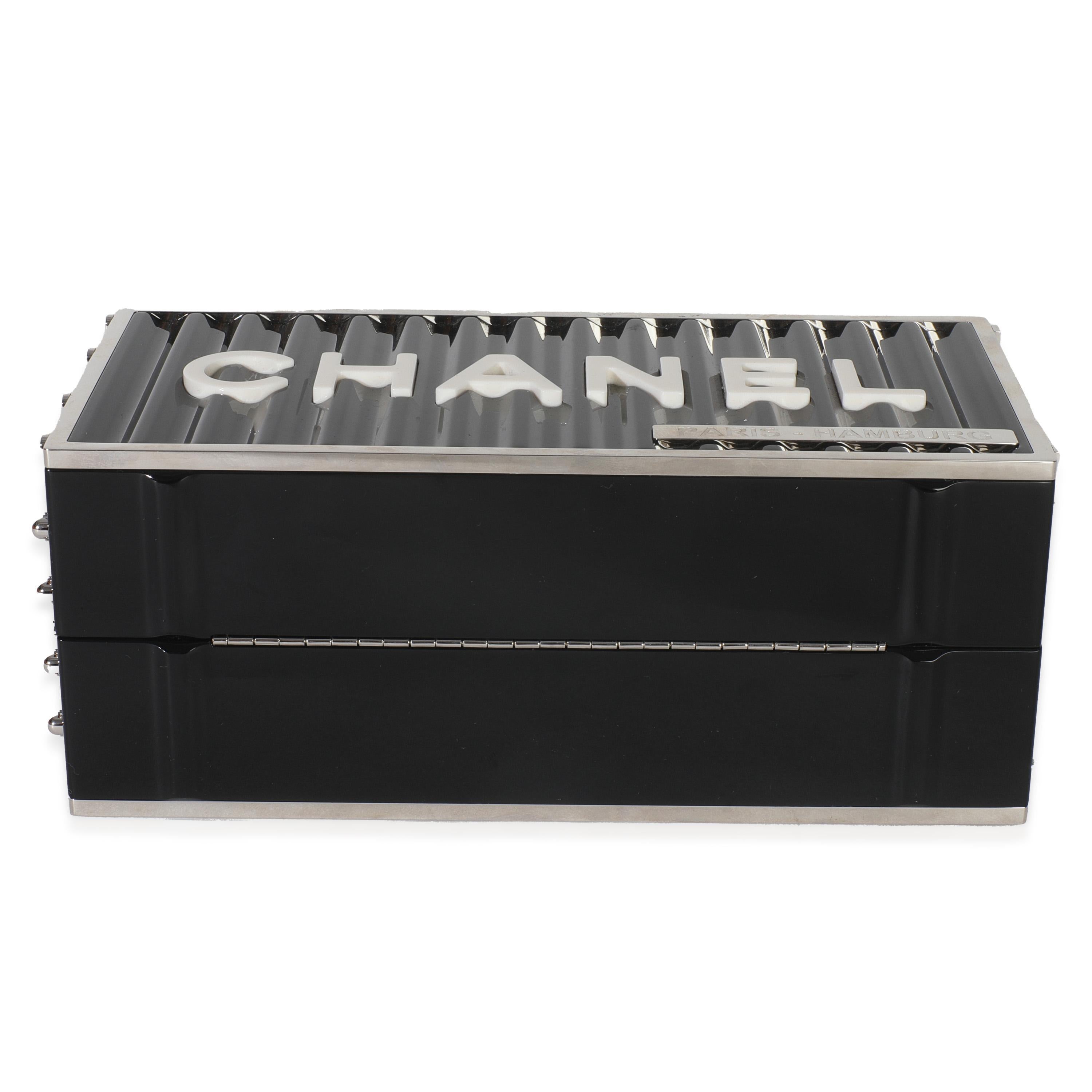 Chanel 18A Noir Lucite Paris Hamburg Minaudiere Shipping Container Clutch en vente 4