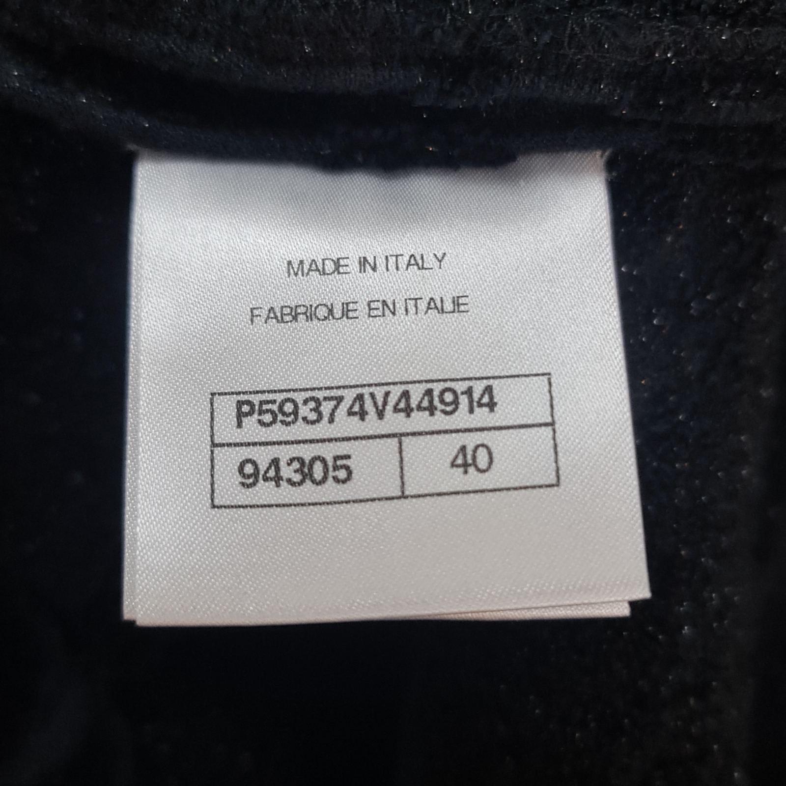 CHANEL 18A Hamburg Noir CC Logo Camellia Jacket Blazer Sz.40 Pour femmes en vente