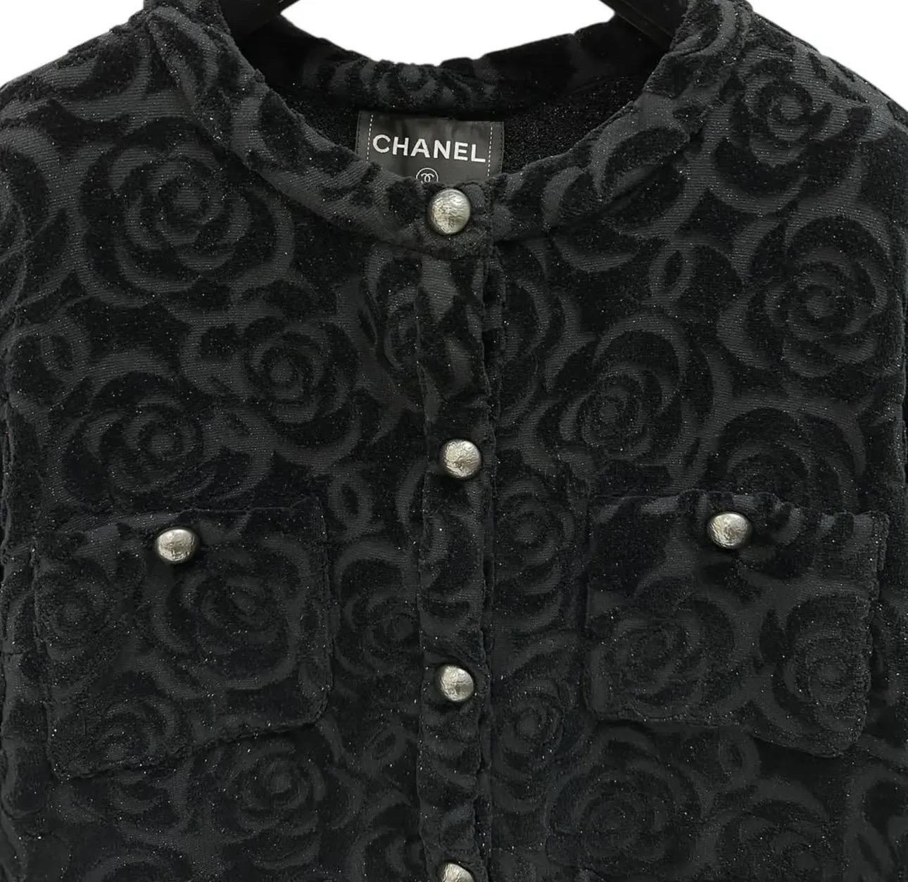 CHANEL 18A Hamburg Noir CC Logo Camellia Jacket Blazer Sz.40 en vente 2