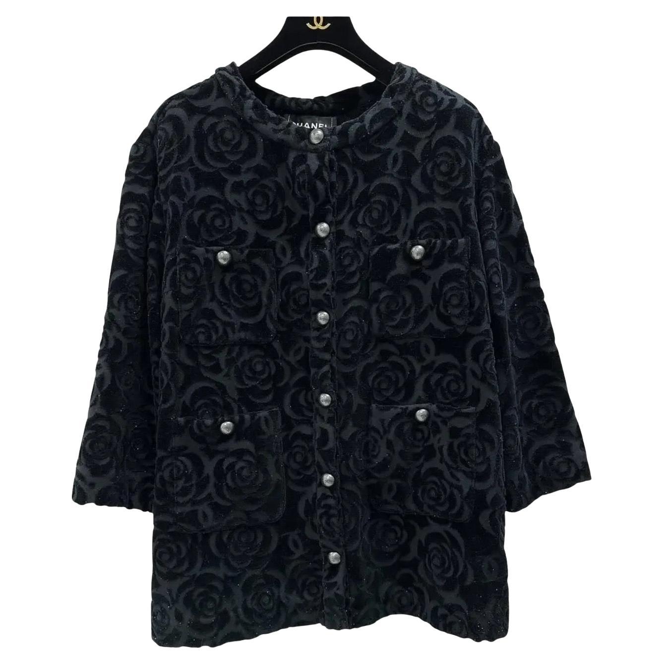 CHANEL 18A Hamburg Noir CC Logo Camellia Jacket Blazer Sz.40 en vente