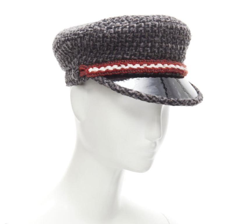 CHANEL 18A Parus Hamburg Runway grey tweed red braid black patent sailor hat S
Reference: BMPA/A00223
Brand: Chanel
Designer: Karl Lagerfeld
Collection: 18A Paris Hamburg - Runway
Material: Tweed
Color: Grey, Red
Pattern: Solid
Lining:  Fabric
Extra
