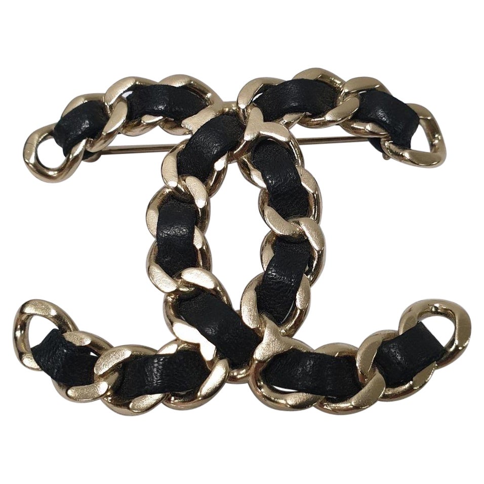 Chanel 18B CC Logo Champagner Gold Brosche im Angebot