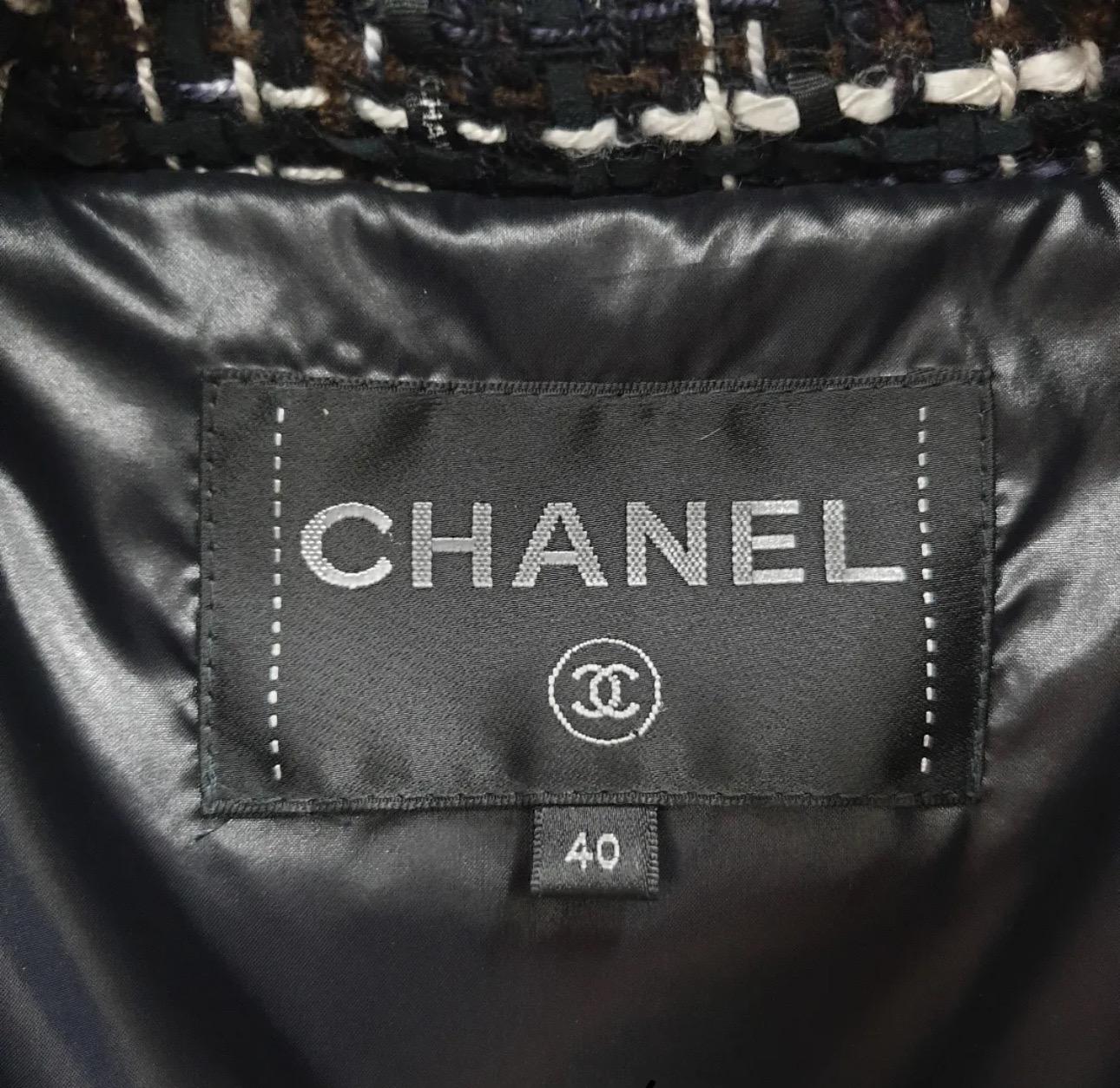 Women's CHANEL 18B Coco Neige Ribbon Tweed Puffer Jacket For Sale
