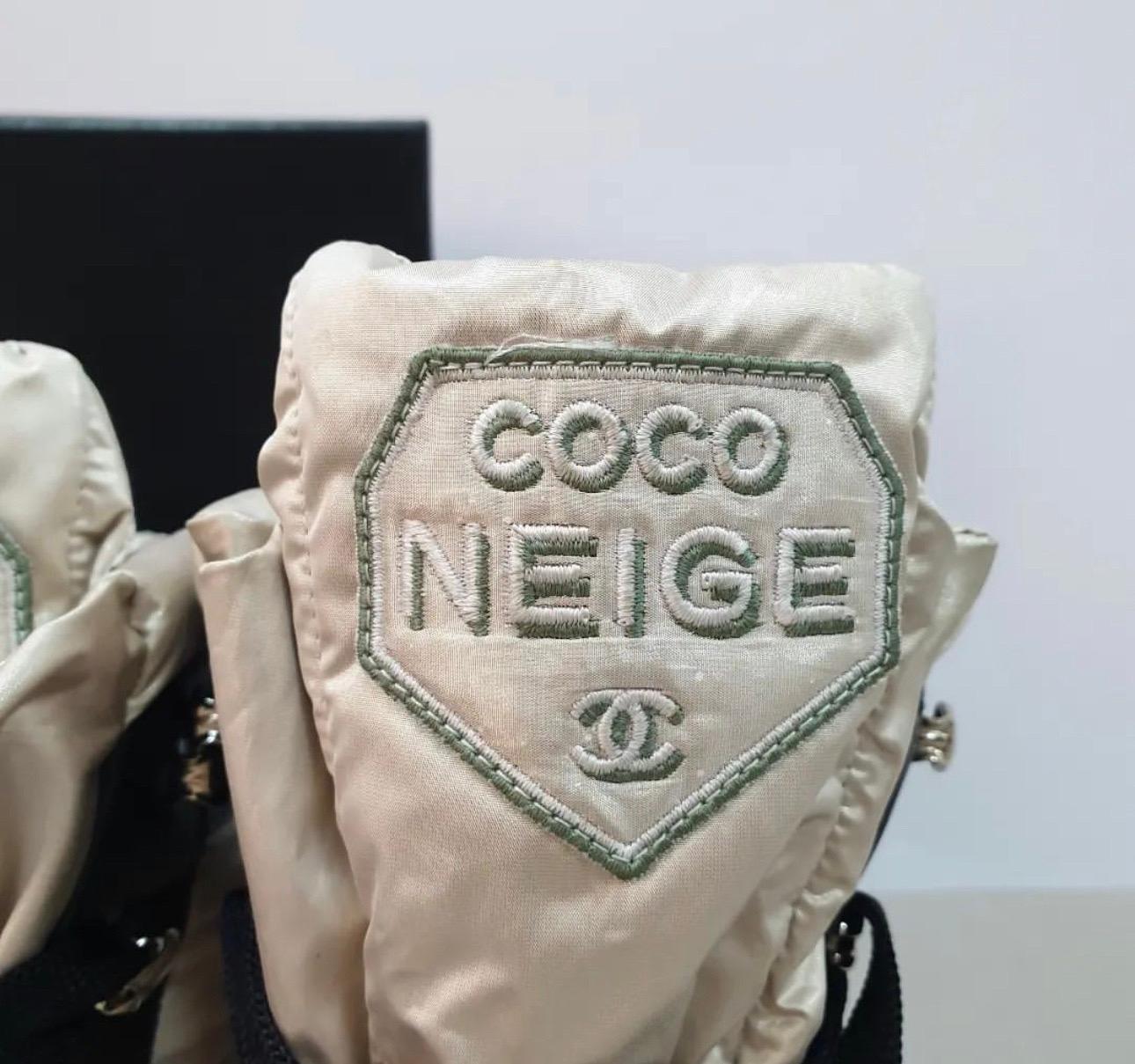 Gris CHANEL Bottes d'hiver 18B en cuir de nylon à lacets Coco Neige  en vente