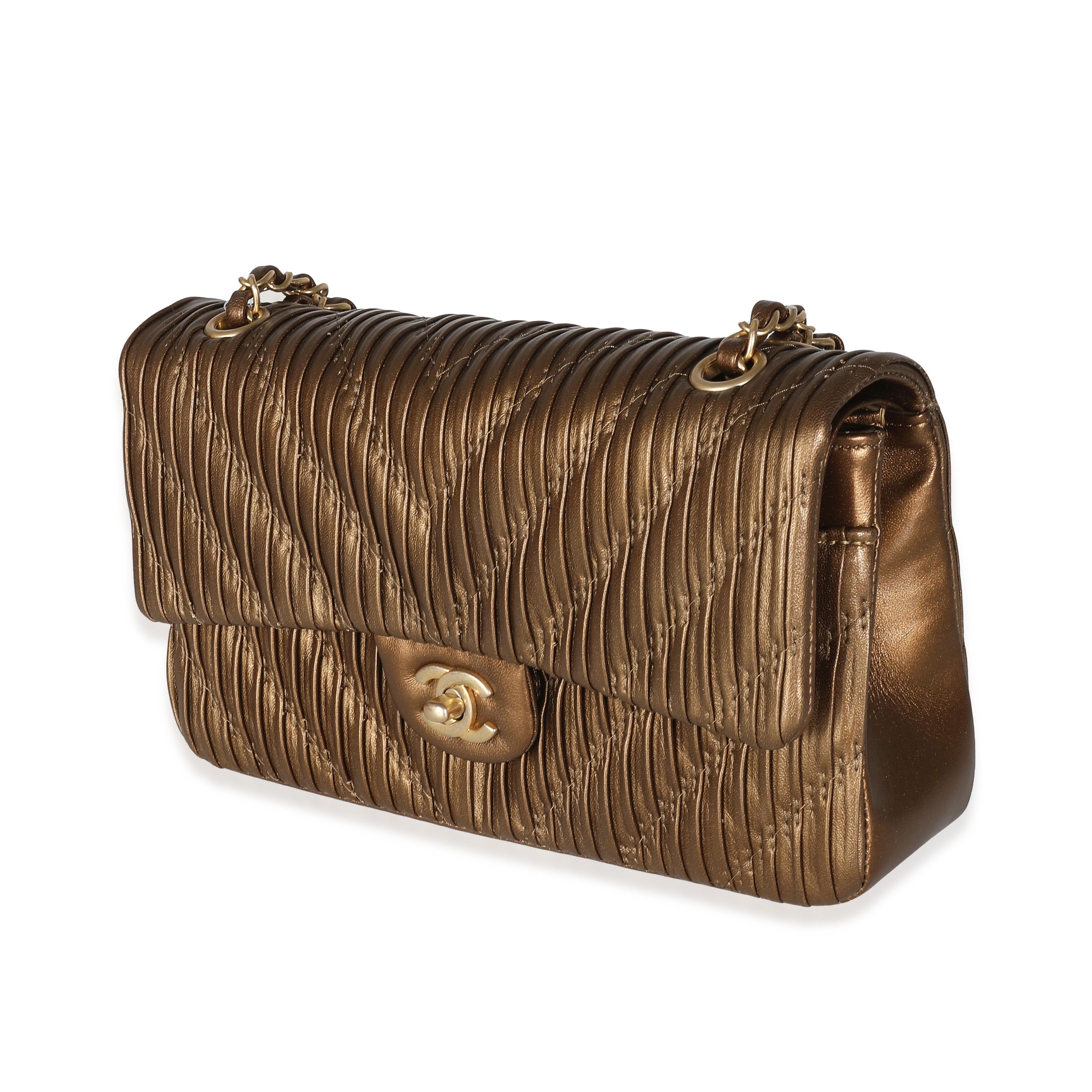 Chanel 18C Bronze Chevron Pleated Calfskin Medium Classic Double Flap Bag In Excellent Condition For Sale In New York, NY