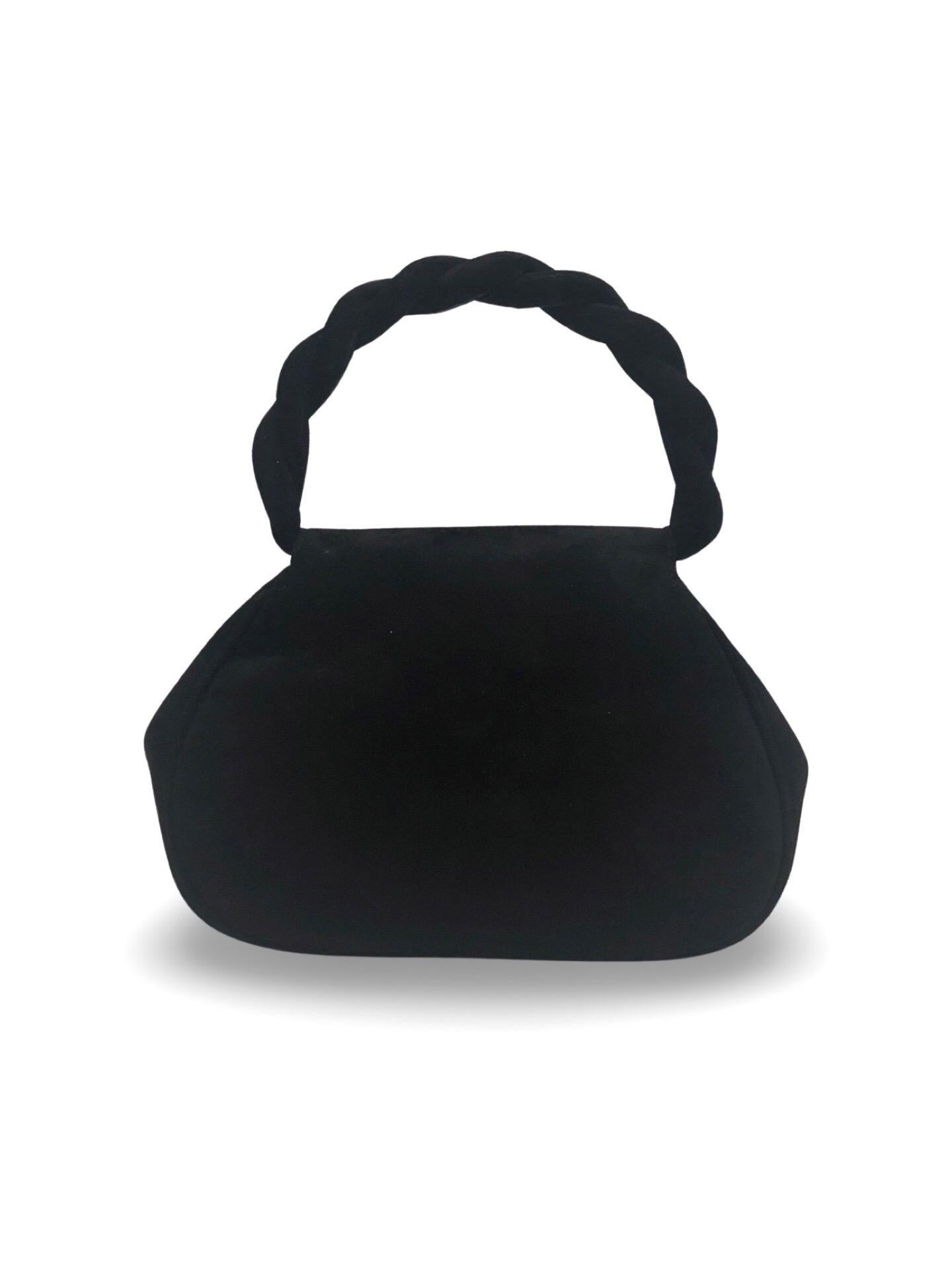 - Chanel sac en daim noir 
