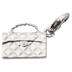 Chanel 18 Karat Weißgold gesteppter Taschenanhänger