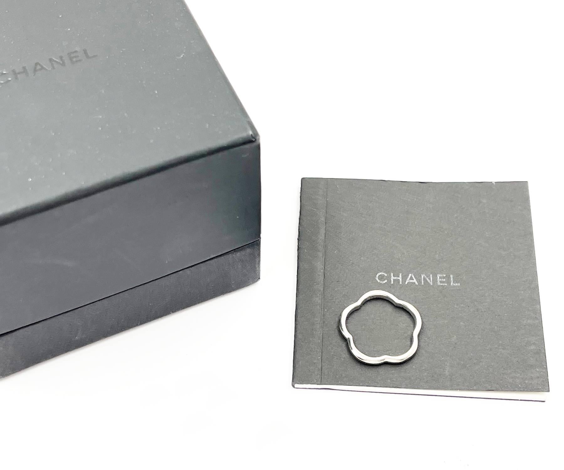 Chanel 18k 750 White Gold Camellia 1 Diamond Ring

*Marked Chanel
*Comes with the original boxes and certificate
*Serial #:S14xxx

-Fr size 49 / us size 5

3142-47577