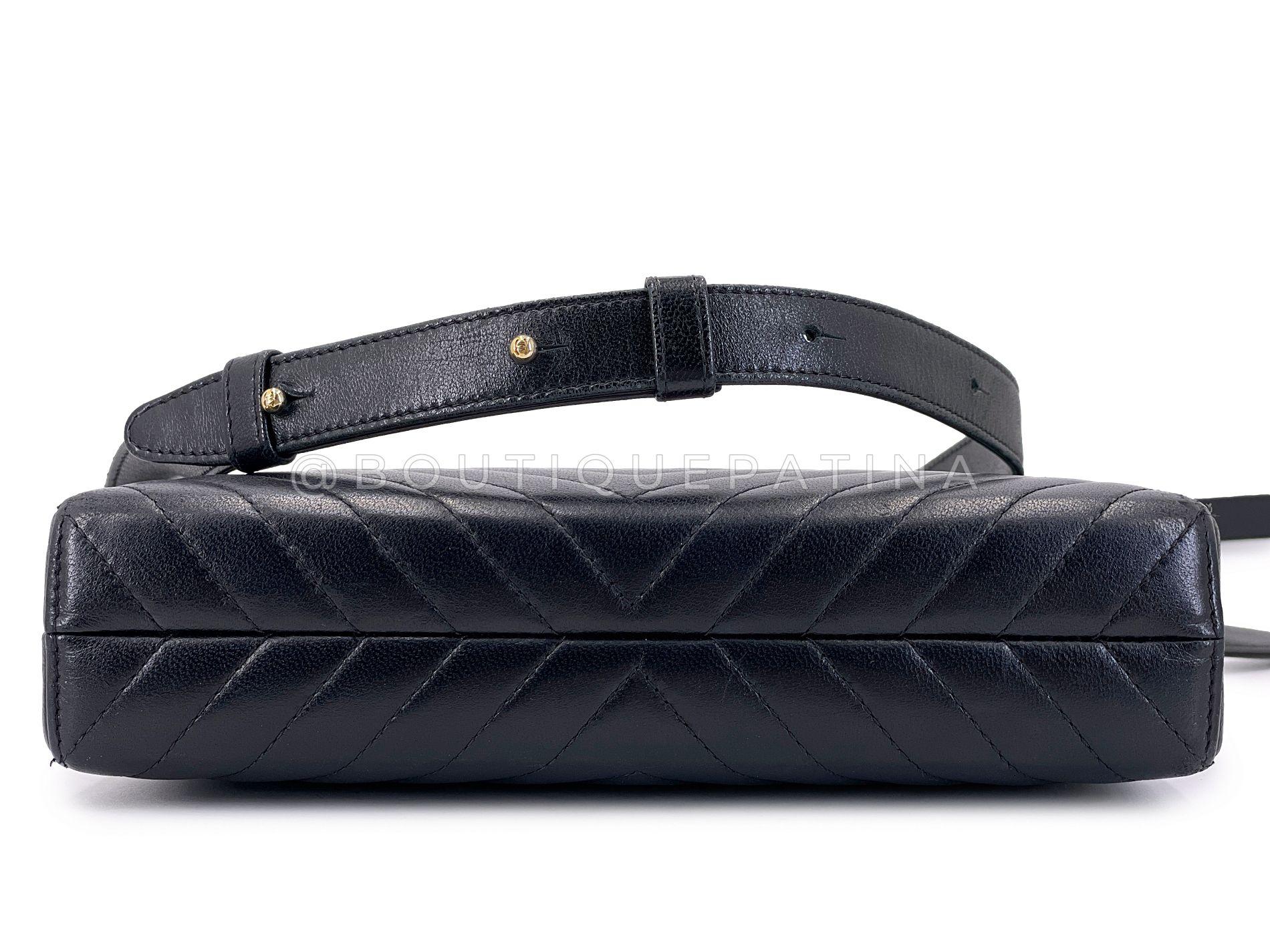 Chanel 18K Schwarz Lammfell Chevron Crossbody Hard Clutch Tasche GHW 68621 im Angebot 2