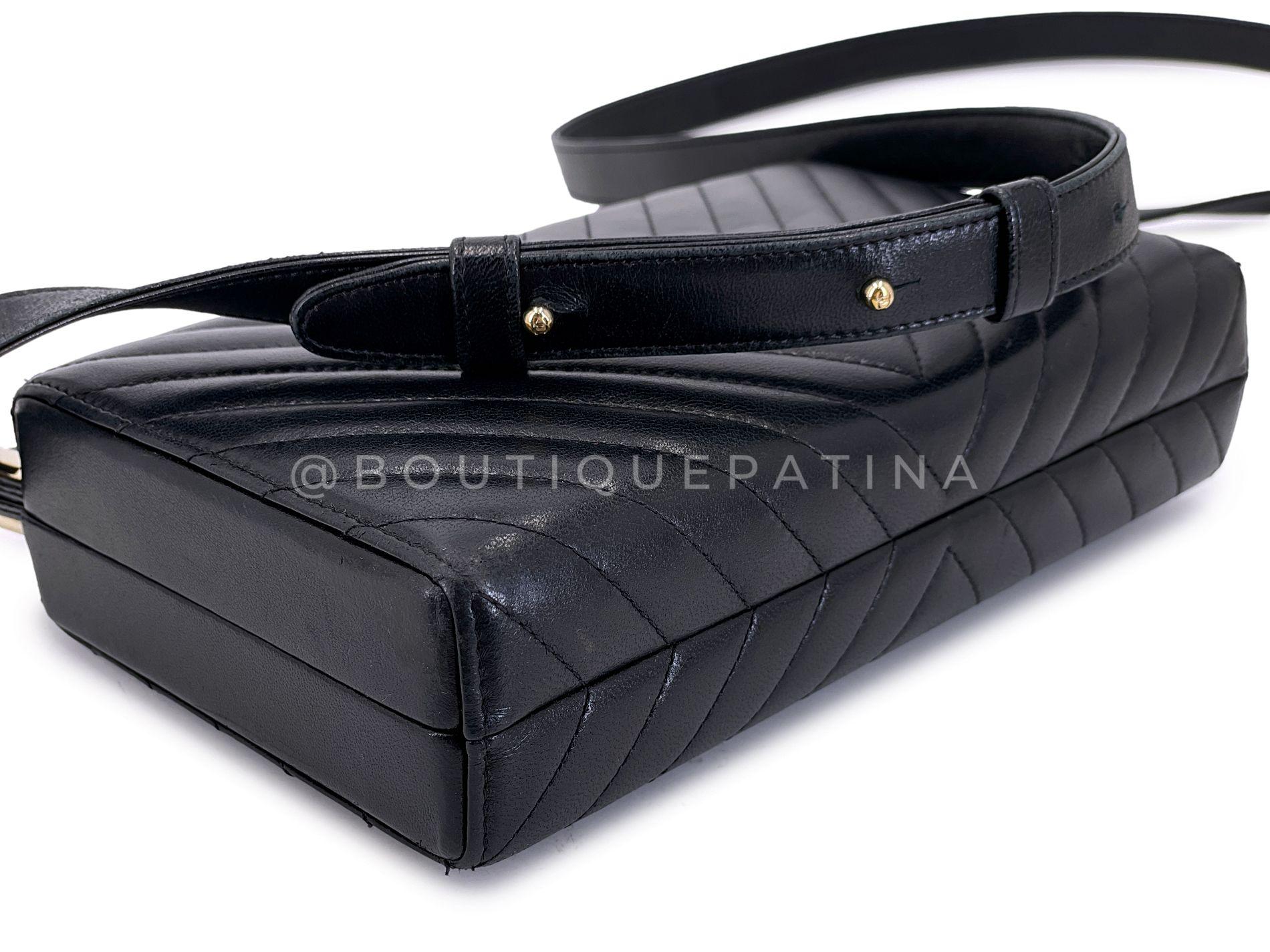 Chanel 18K Schwarz Lammfell Chevron Crossbody Hard Clutch Tasche GHW 68621 im Angebot 3
