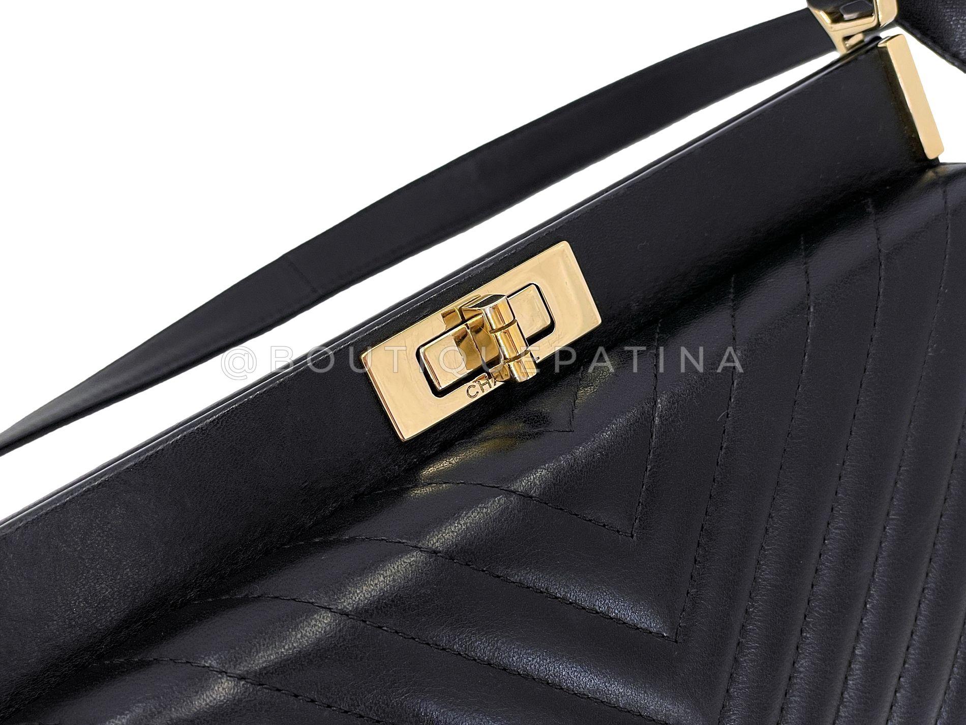 Chanel 18K Schwarz Lammfell Chevron Crossbody Hard Clutch Tasche GHW 68621 im Angebot 4