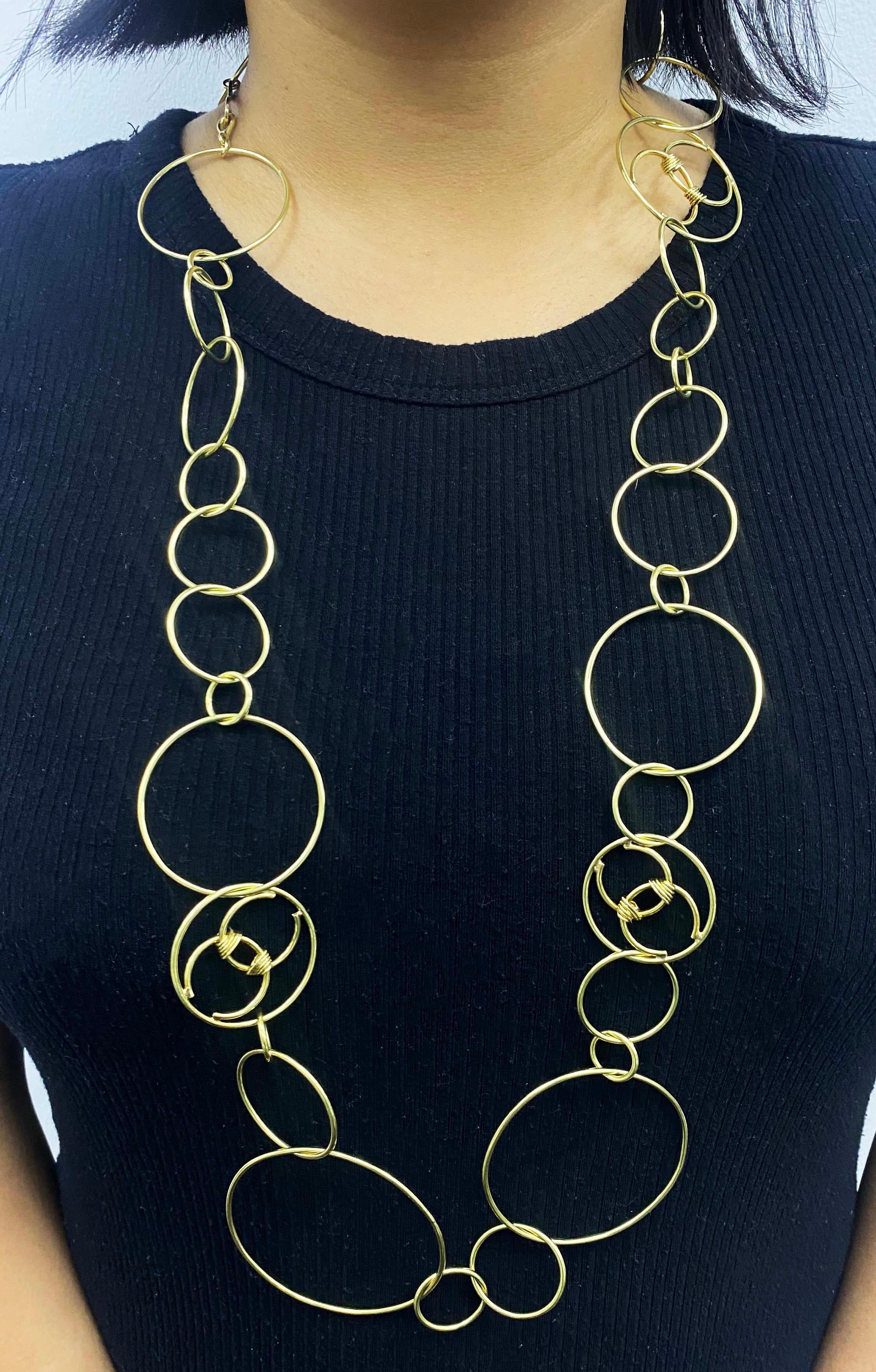 Contemporain Chanel - Collier à anneaux en or 18 carats en vente