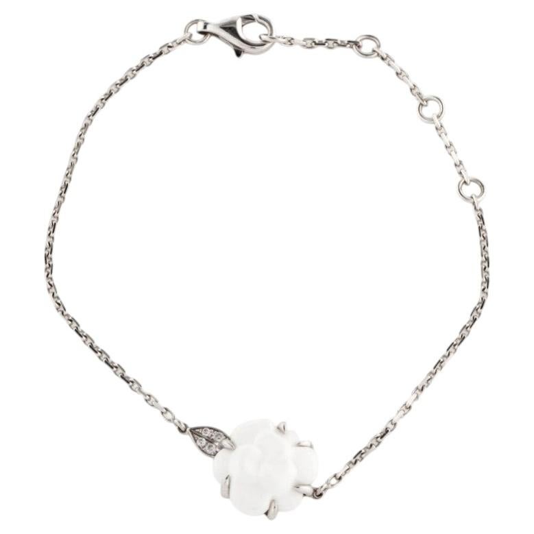 CHANEL 18K Silber Chalzedon & Diamant Kamelien-Armband im Angebot