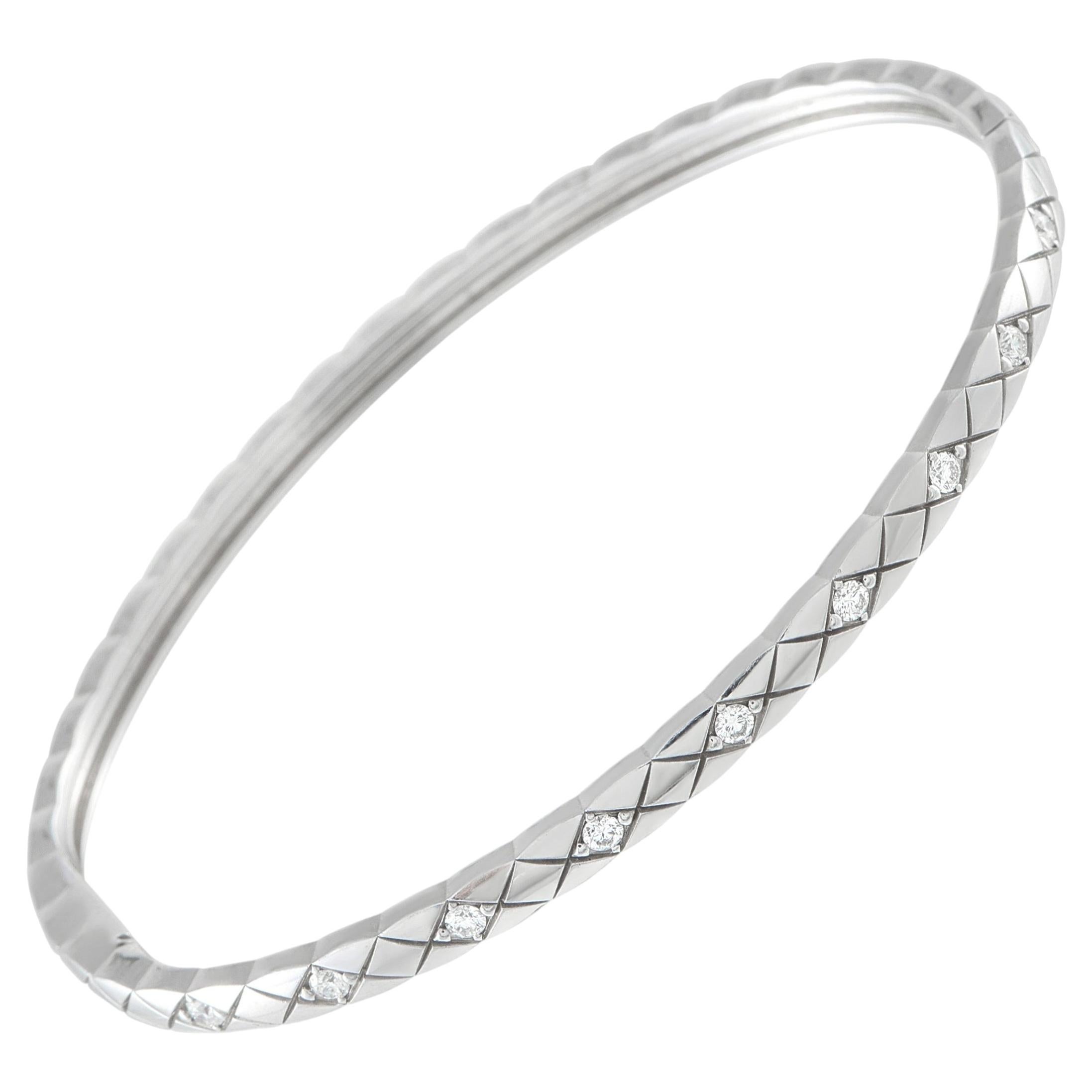Pulsera tipo brazalete de Chanel de oro blanco de 18 quilates con diamantes de 0,36 quilates CC03-051526 en venta