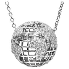 Chanel Collier globe en or blanc 18 carats avec diamants