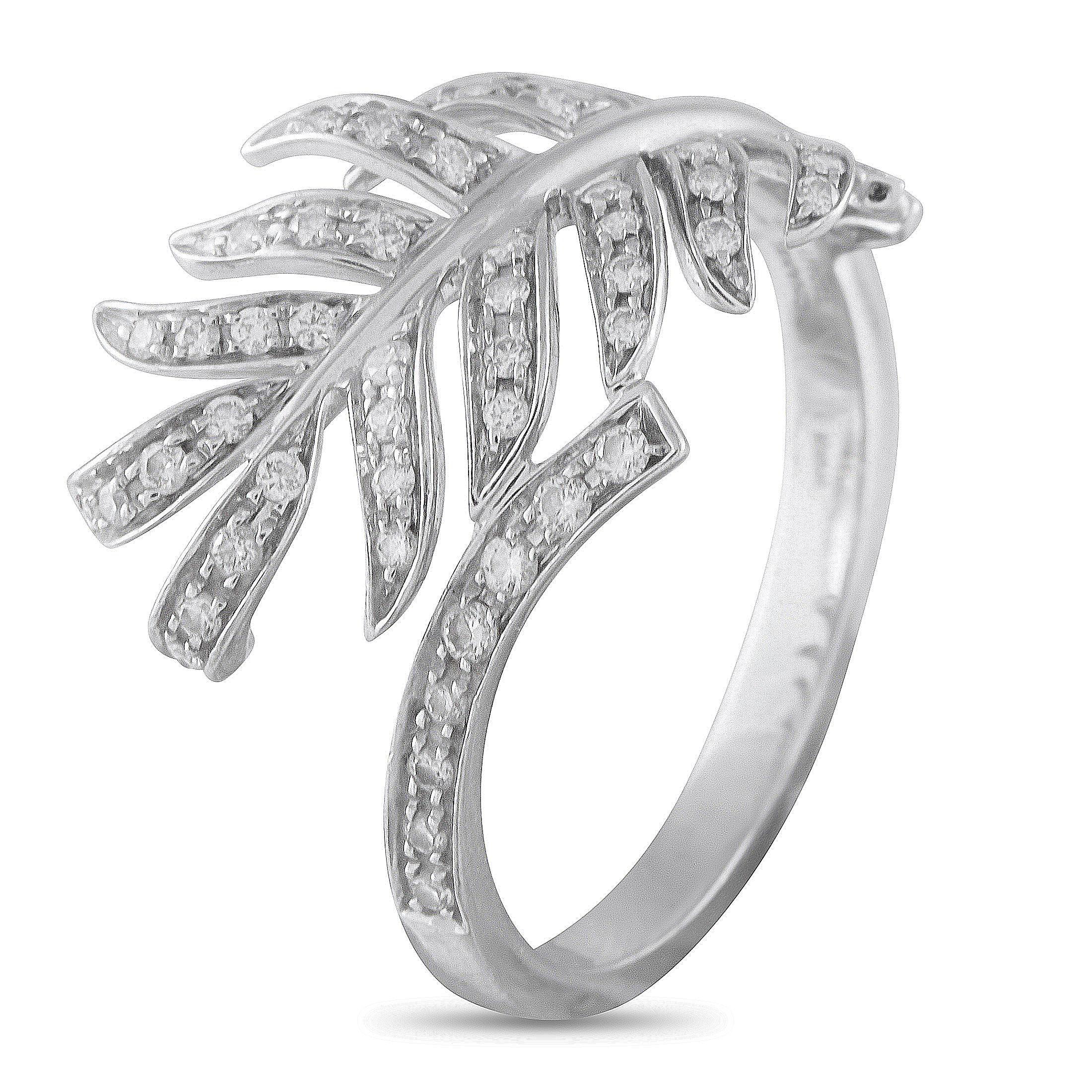 This exquisitely crafted Chanel ring celebrates the beauty of organic forms. Sparkling inset Diamonds highlight the 18K White Gold setting, which comes to life thanks to a delicate leaf motif. Ideal for any occasion, this luxury piece features a 2mm