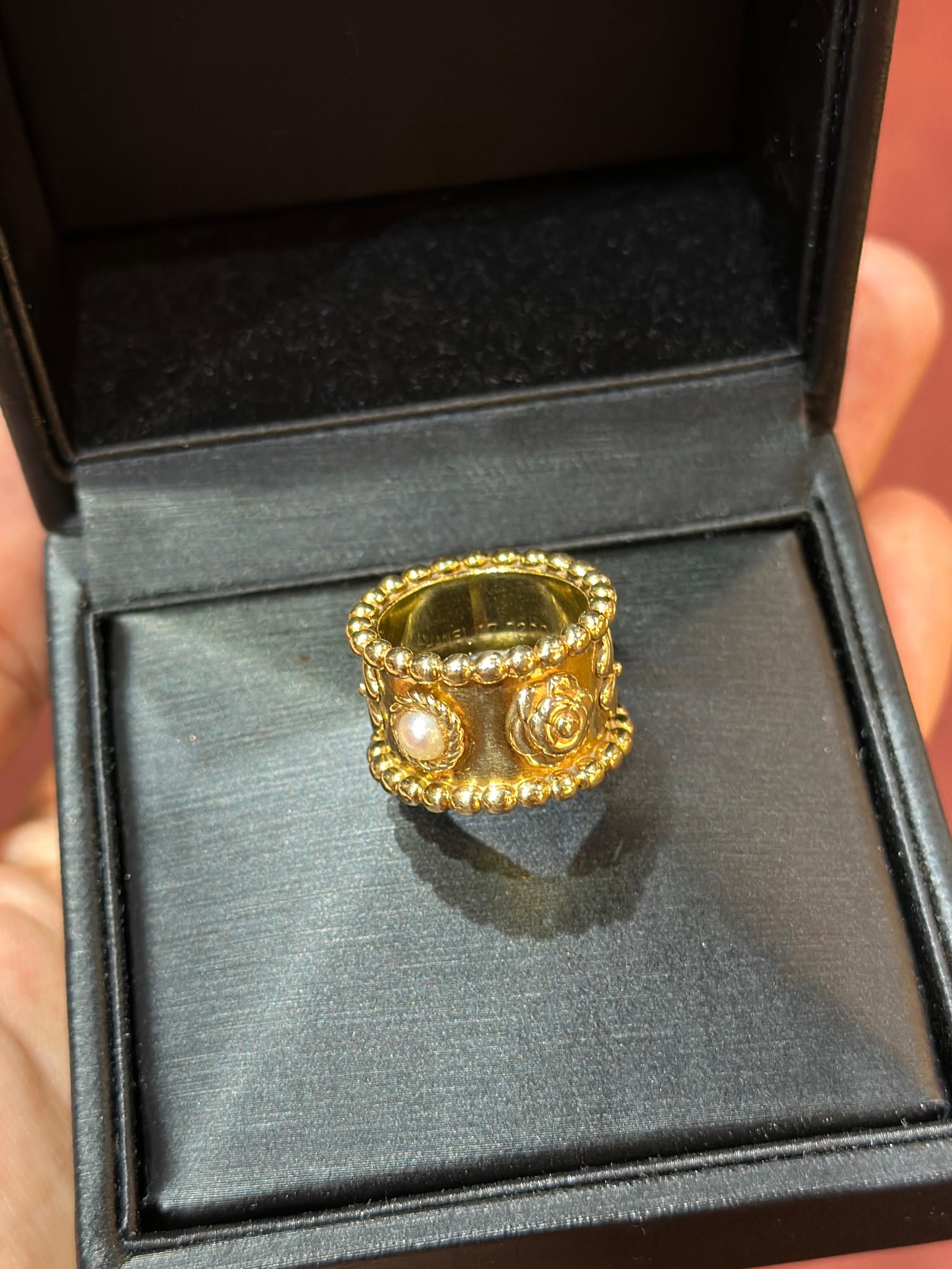 Modern Chanel 18K Yellow Gold and Pearl Camelia Clover Band Ring. For Sale