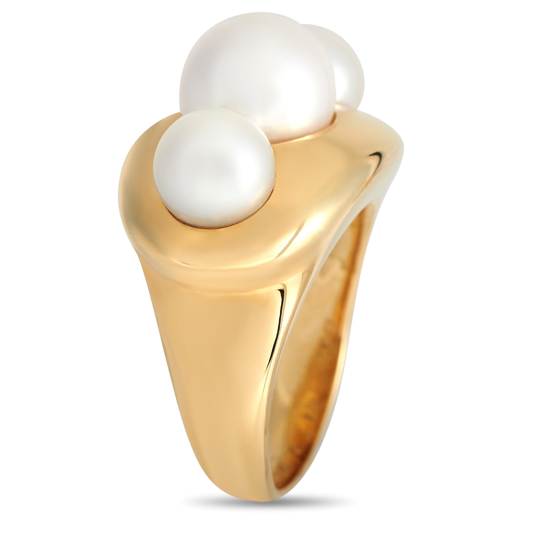 The ever-classy pearl jewelry is given a bold twist by Chanel. This pearl trio ring in 18K yellow gold comes with a domed band with a high-polish finish and an extra-thick top. Three round cultured pearls take a prominent seat on the band's chunky