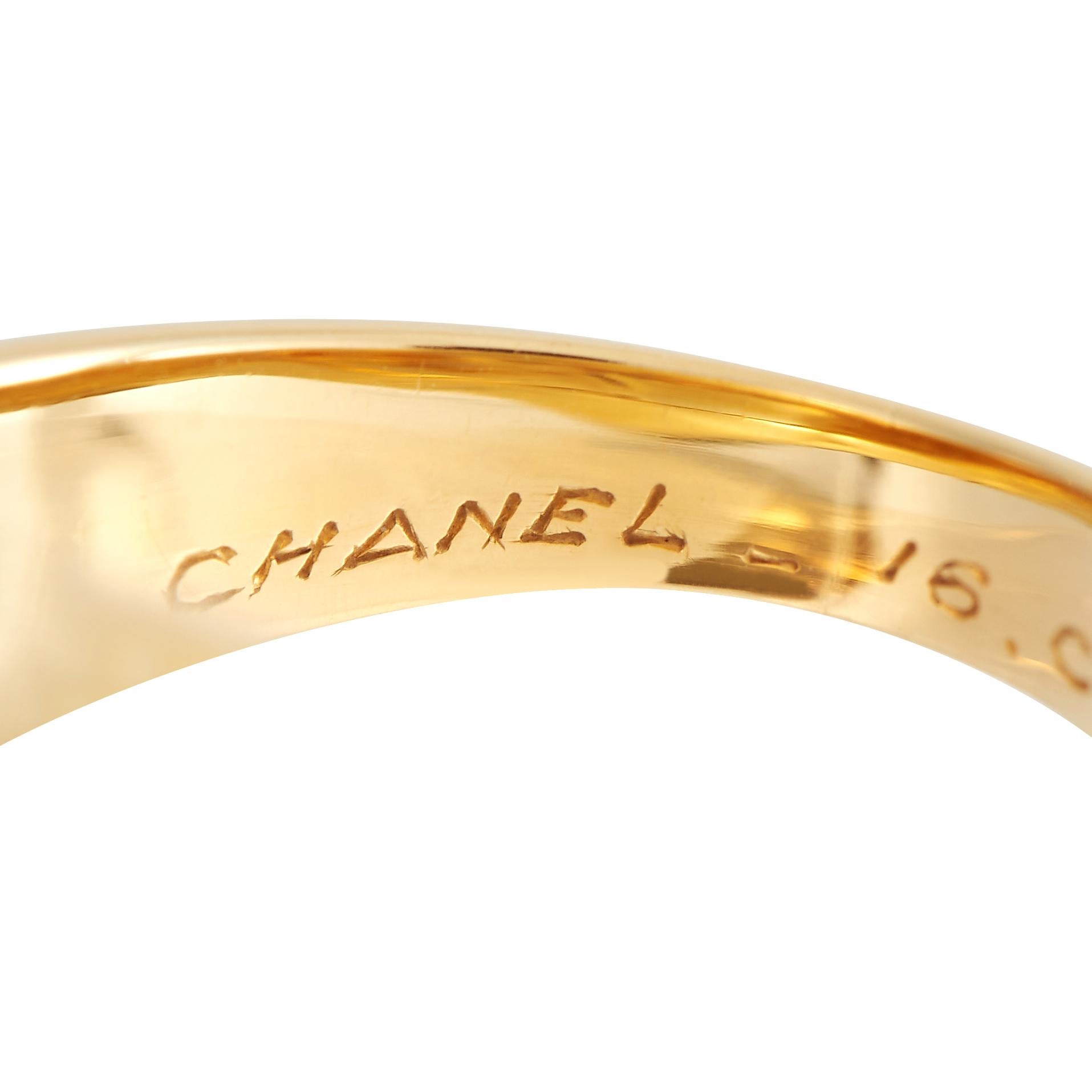 Chanel 18K Yellow Gold Pearl Trio Ring In Excellent Condition For Sale In Southampton, PA