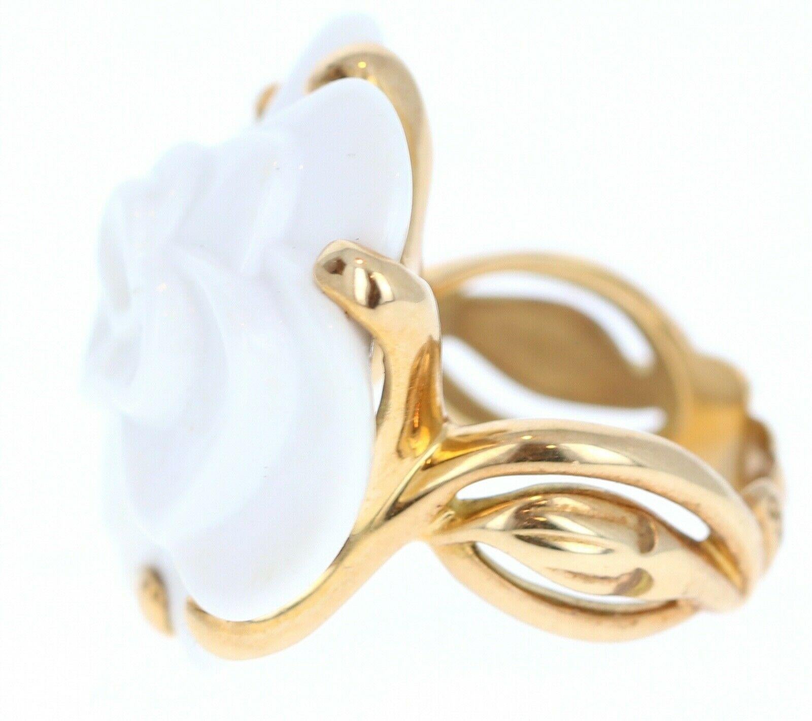 Chanel 18k Yellow Gold & White Agate Camelia Flower Ring 





For sale is a Chanel 18k yellow gold and white agate Camelia flower ring.

The ring is a size 5 

Fully stamped and hallmarked!

Get this beautiful ring before its gone.




Brand: