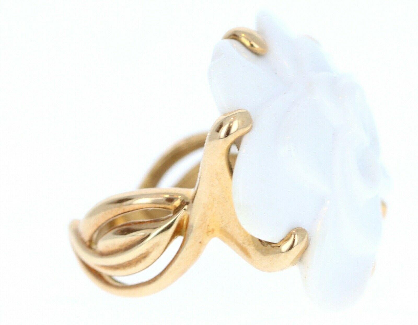 Chanel 18 Karat Yellow Gold and White Agate Camelia Flower Ring In Good Condition In Beverly Hills, CA