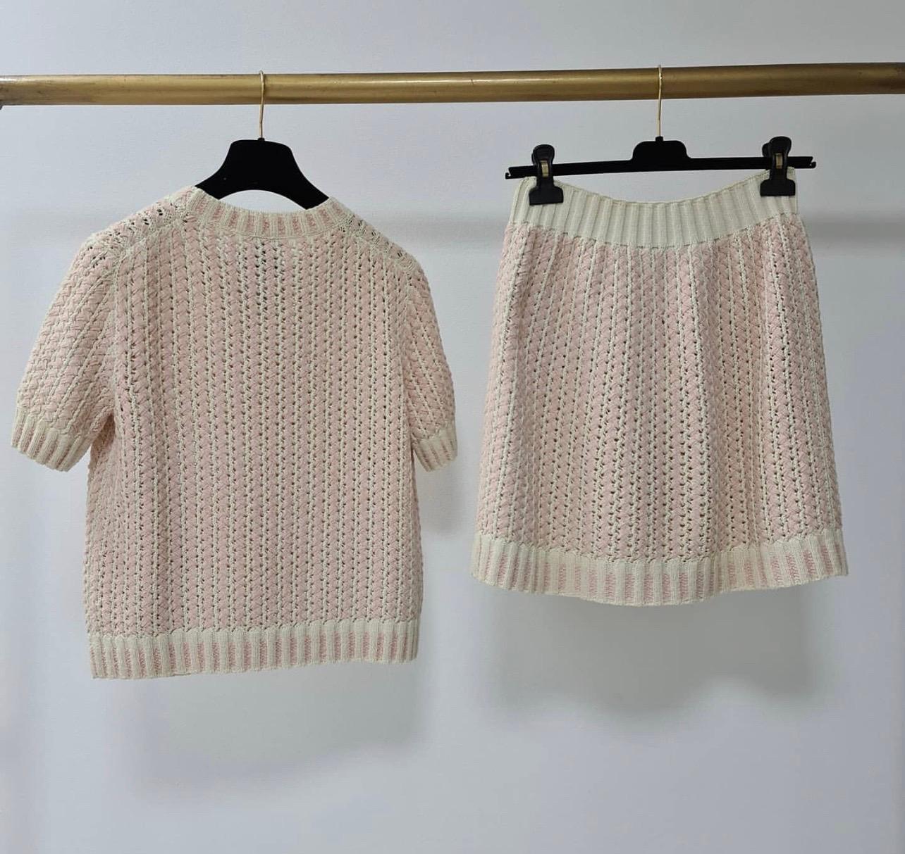 Chanel 18P Pink Knitted Top Skirt Set For Sale 2