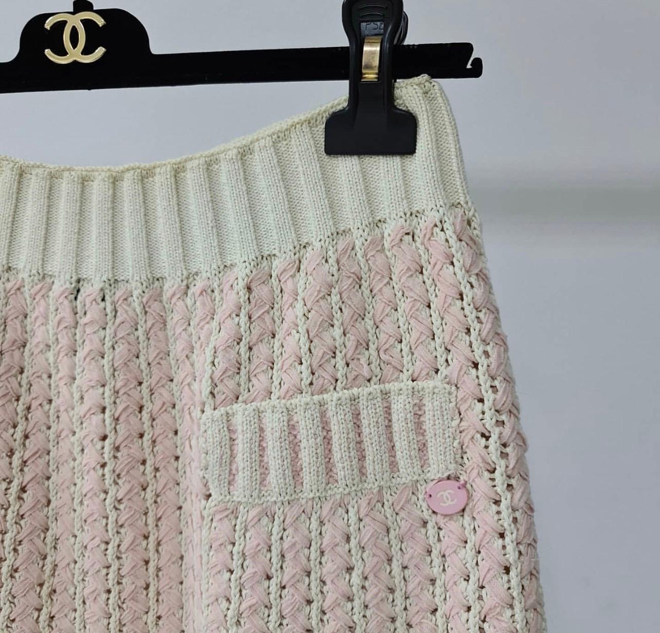 Chanel 18P Pink Knitted Top Skirt Set For Sale 3