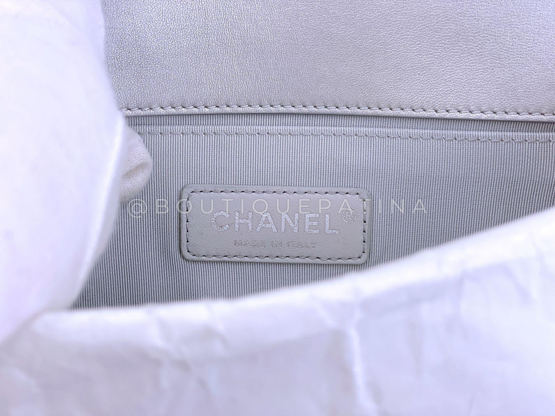 Chanel 18S Türkis Meerjungfrau schillernde Wasser Junge Klappe Tasche klein 68675 im Angebot 8