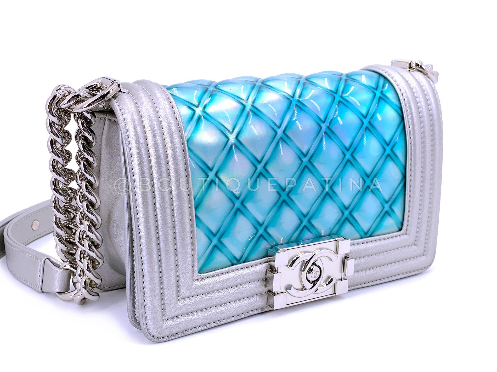Chanel 18S Türkis Meerjungfrau schillernde Wasser Junge Klappe Tasche klein 68675 (Violett) im Angebot