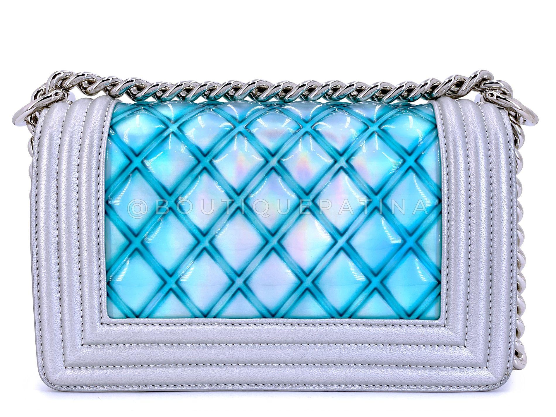 Chanel 18S Türkis Meerjungfrau schillernde Wasser Junge Klappe Tasche klein 68675 im Angebot 1