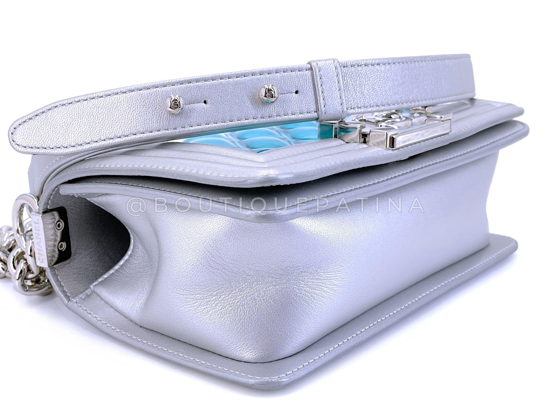 Chanel 18S Türkis Meerjungfrau schillernde Wasser Junge Klappe Tasche klein 68675 im Angebot 3