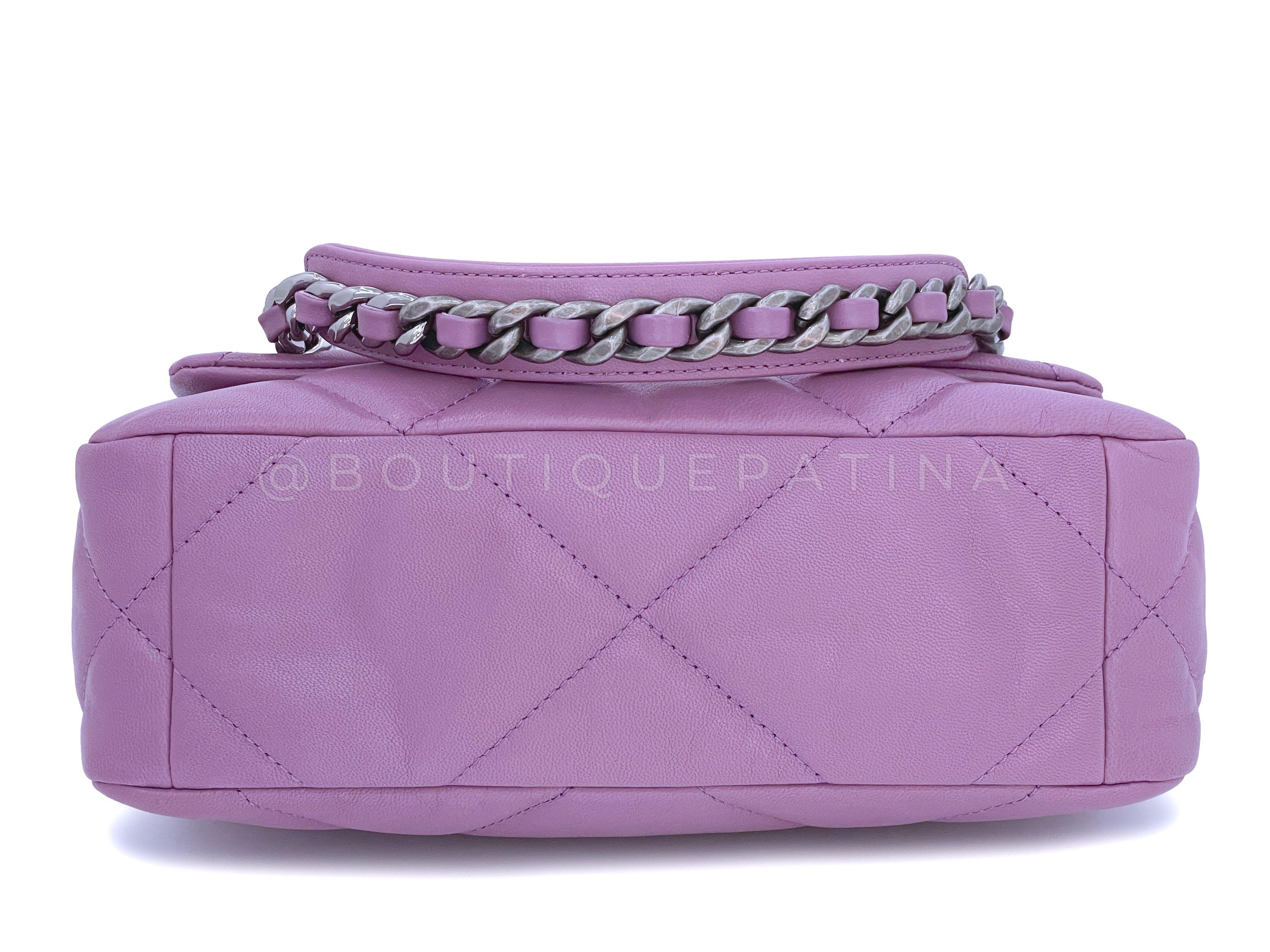 Chanel 19 20B Lavender Mauve Medium Flap Bag 65463 In Excellent Condition For Sale In Costa Mesa, CA