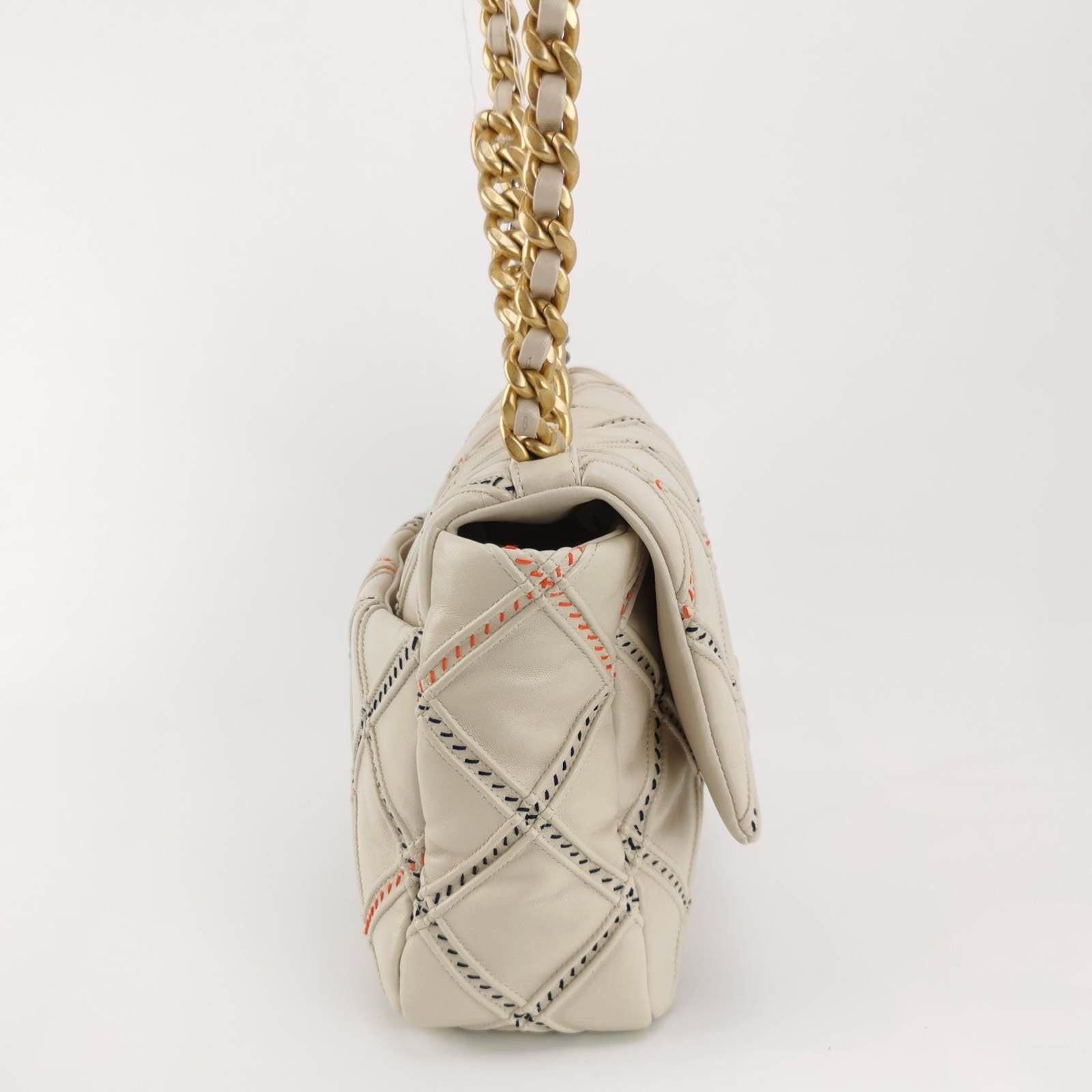 Chanel 19 Bag 2021 Cream White Wild Stitch In Good Condition In AUBERVILLIERS, FR