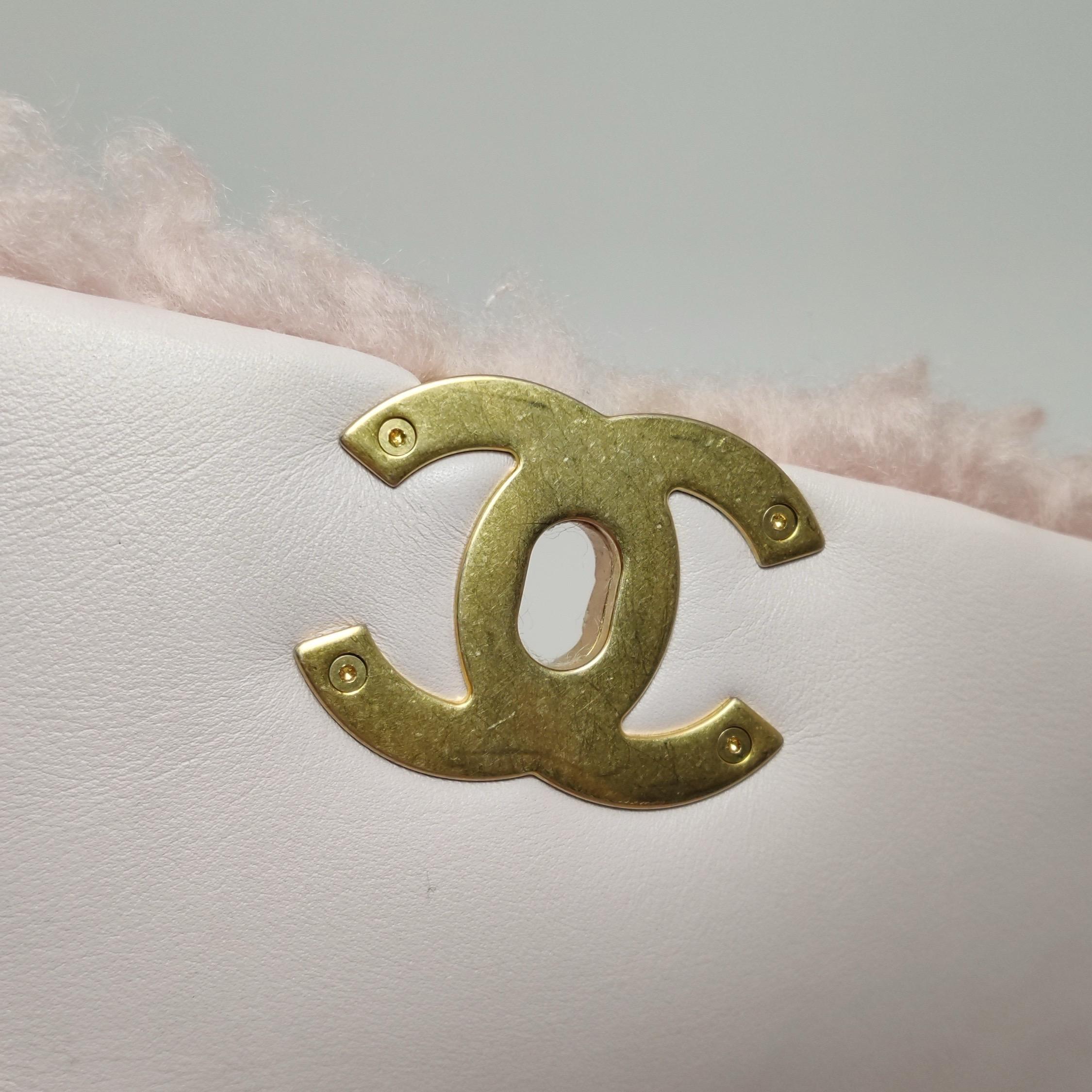 Chanel 19 Bolso 2021 Bolso pequeño con solapa de piel de oveja rosa en venta 7