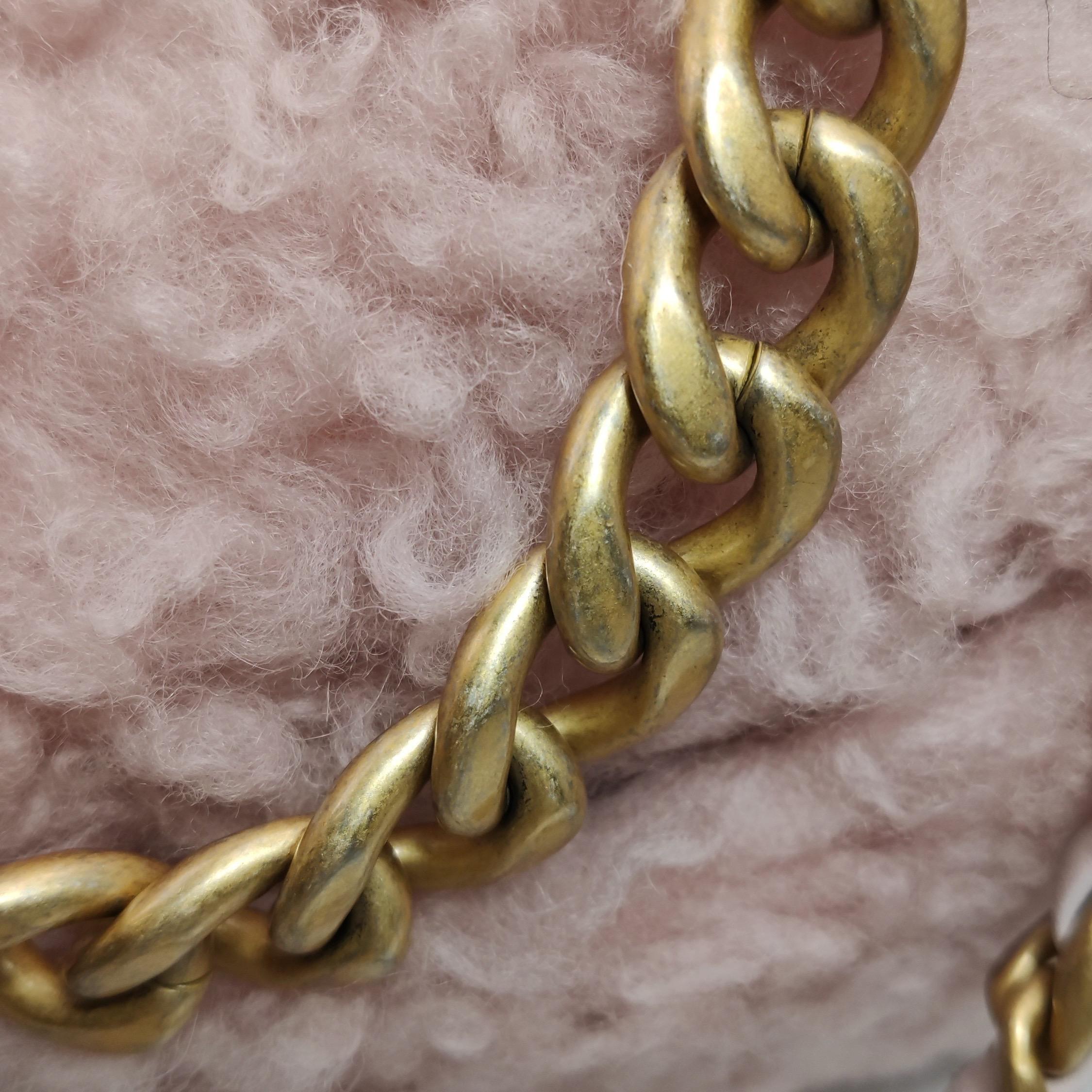 Chanel 19 Bolso 2021 Bolso pequeño con solapa de piel de oveja rosa en venta 9