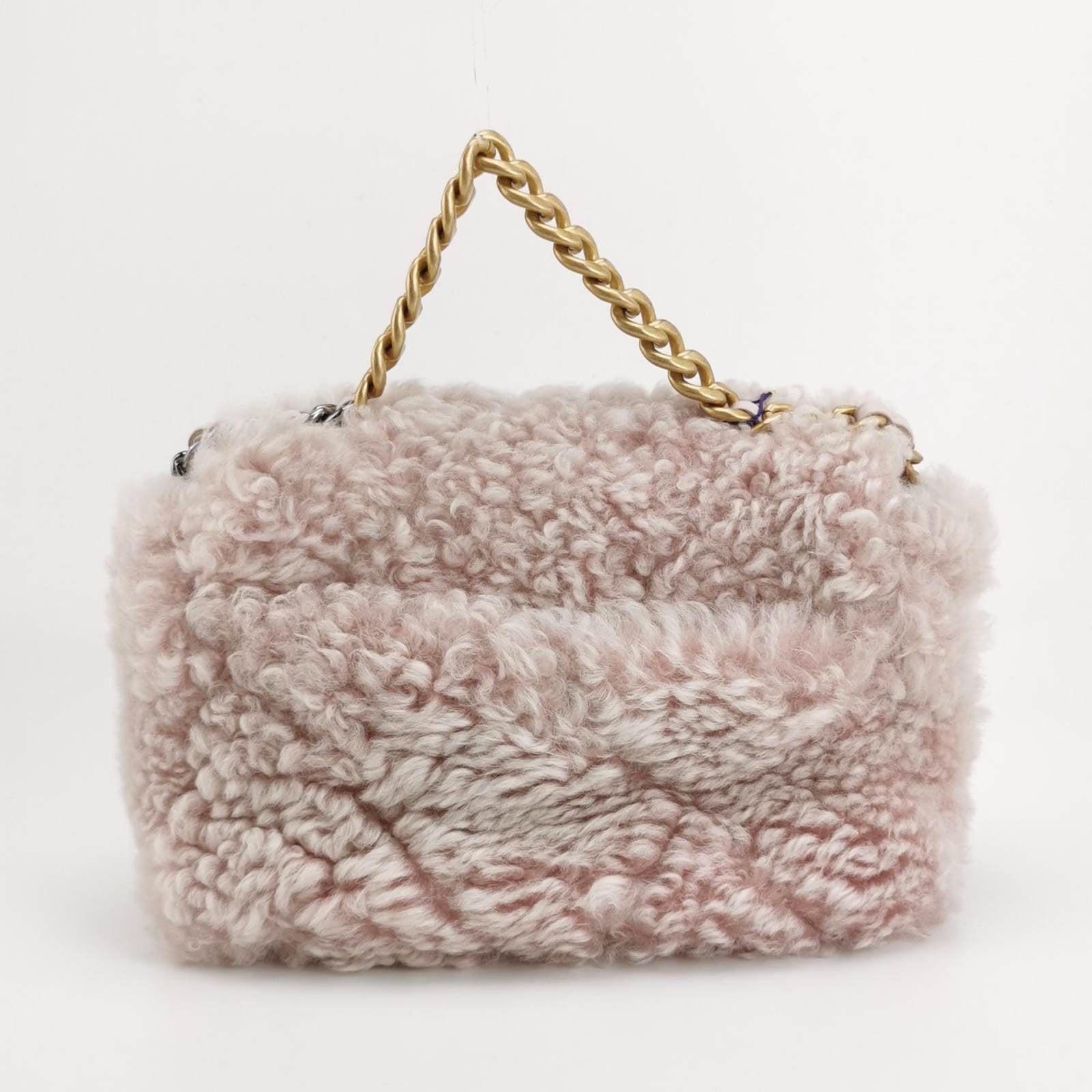 Chanel 19 Bolso 2021 Bolso pequeño con solapa de piel de oveja rosa en Bueno estado para la venta en AUBERVILLIERS, FR