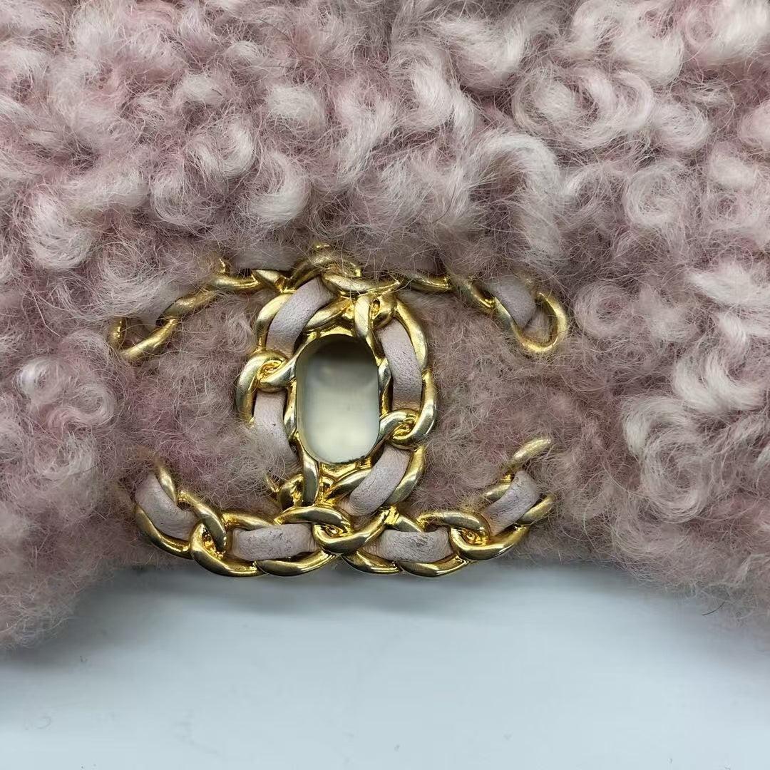 Chanel 19 Bag 2021 Small Pink Shearling Flap Bag In Good Condition For Sale In AUBERVILLIERS, FR
