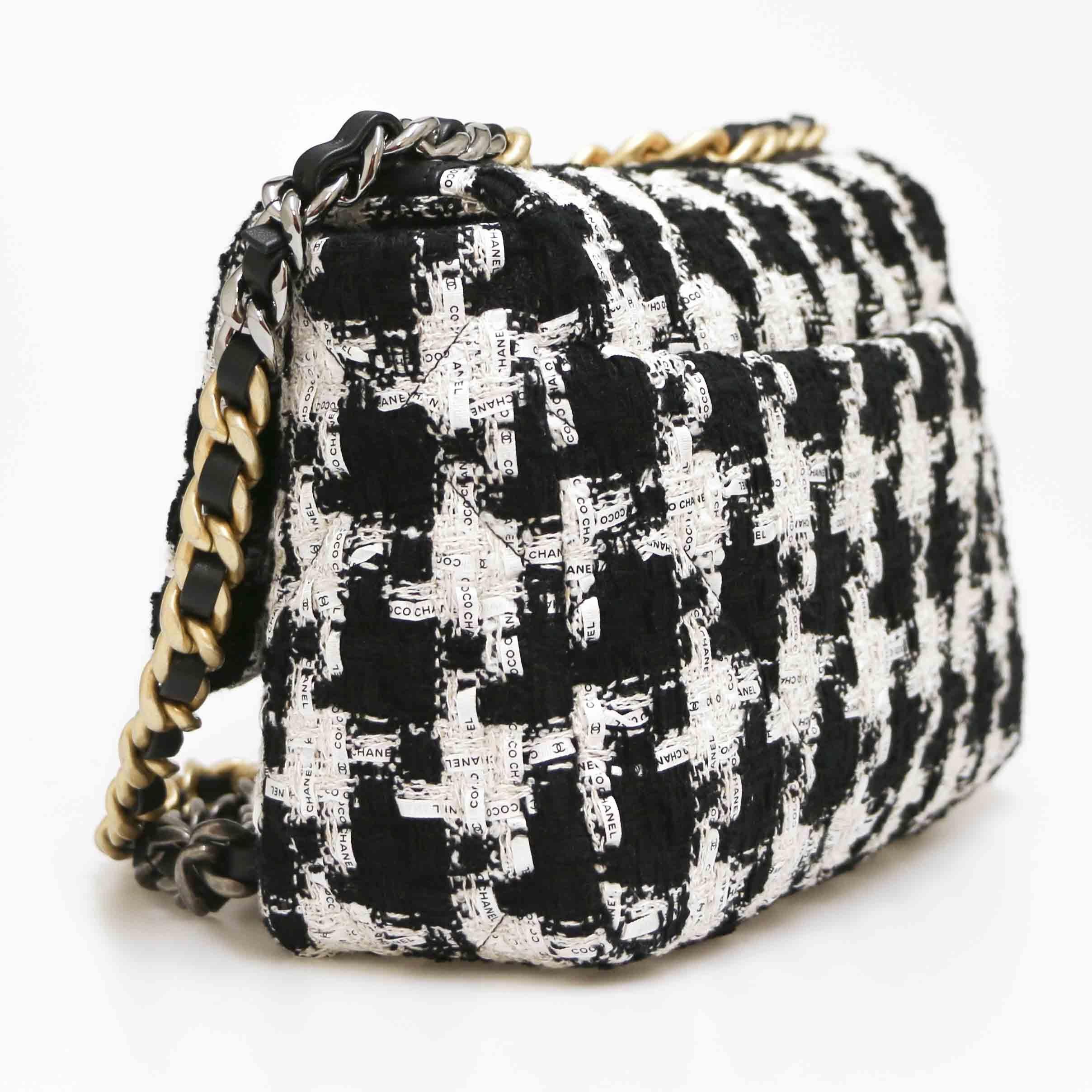 CHANEL 19 Bag in Two-tone Tweed 1