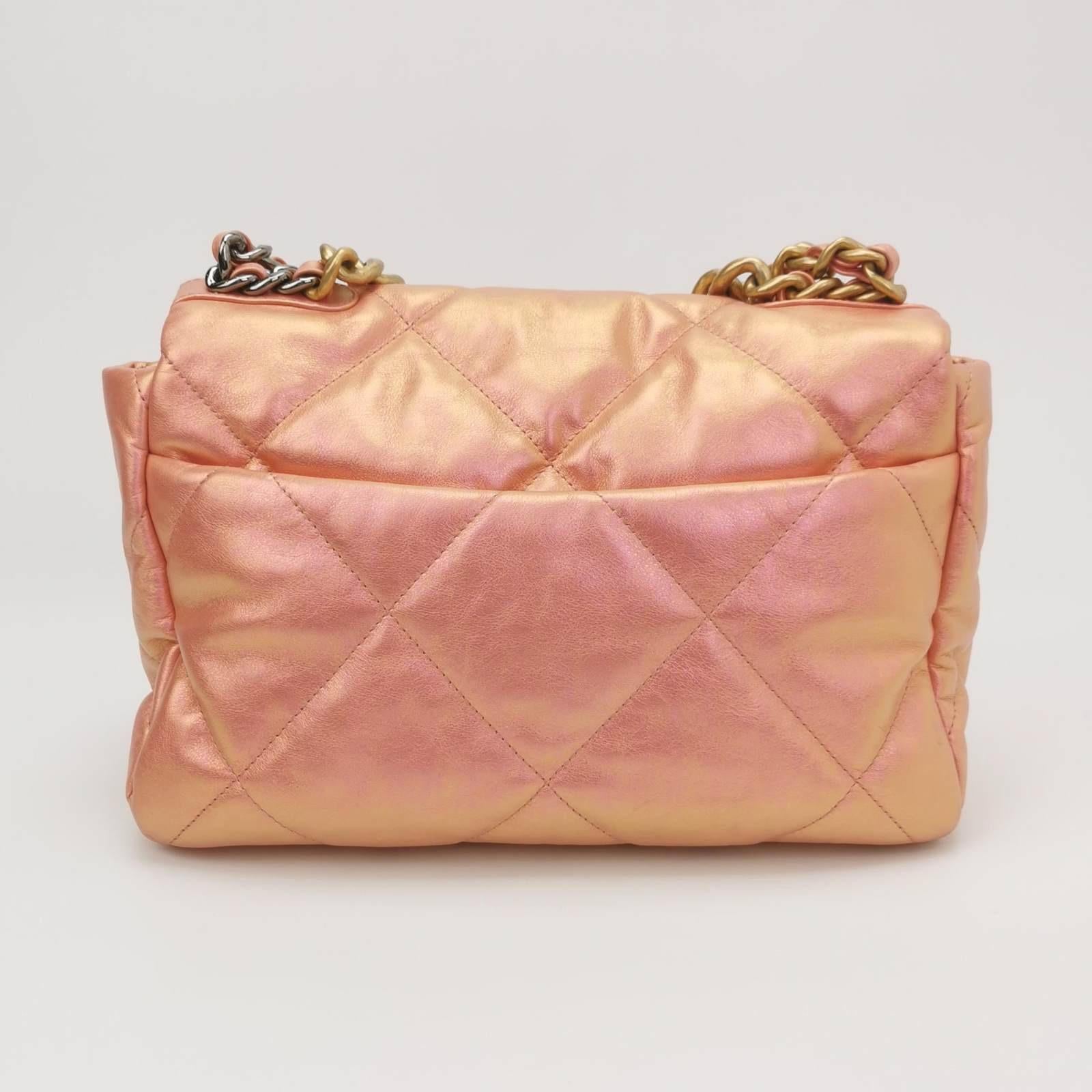 Women's Chanel 19 Bag Medium Iridescent Pink Crossbody Bag