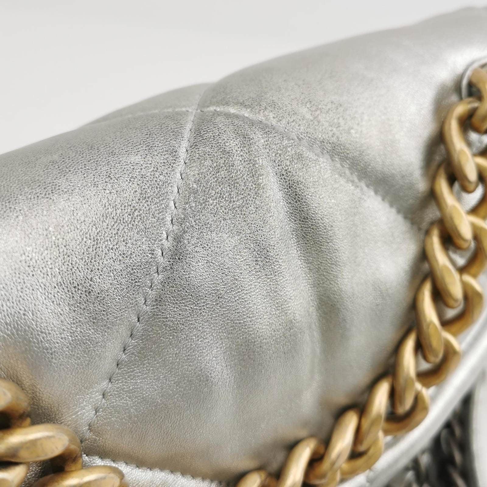 Chanel 19 Bolso Crossbody Pequeño Plateado en venta 5